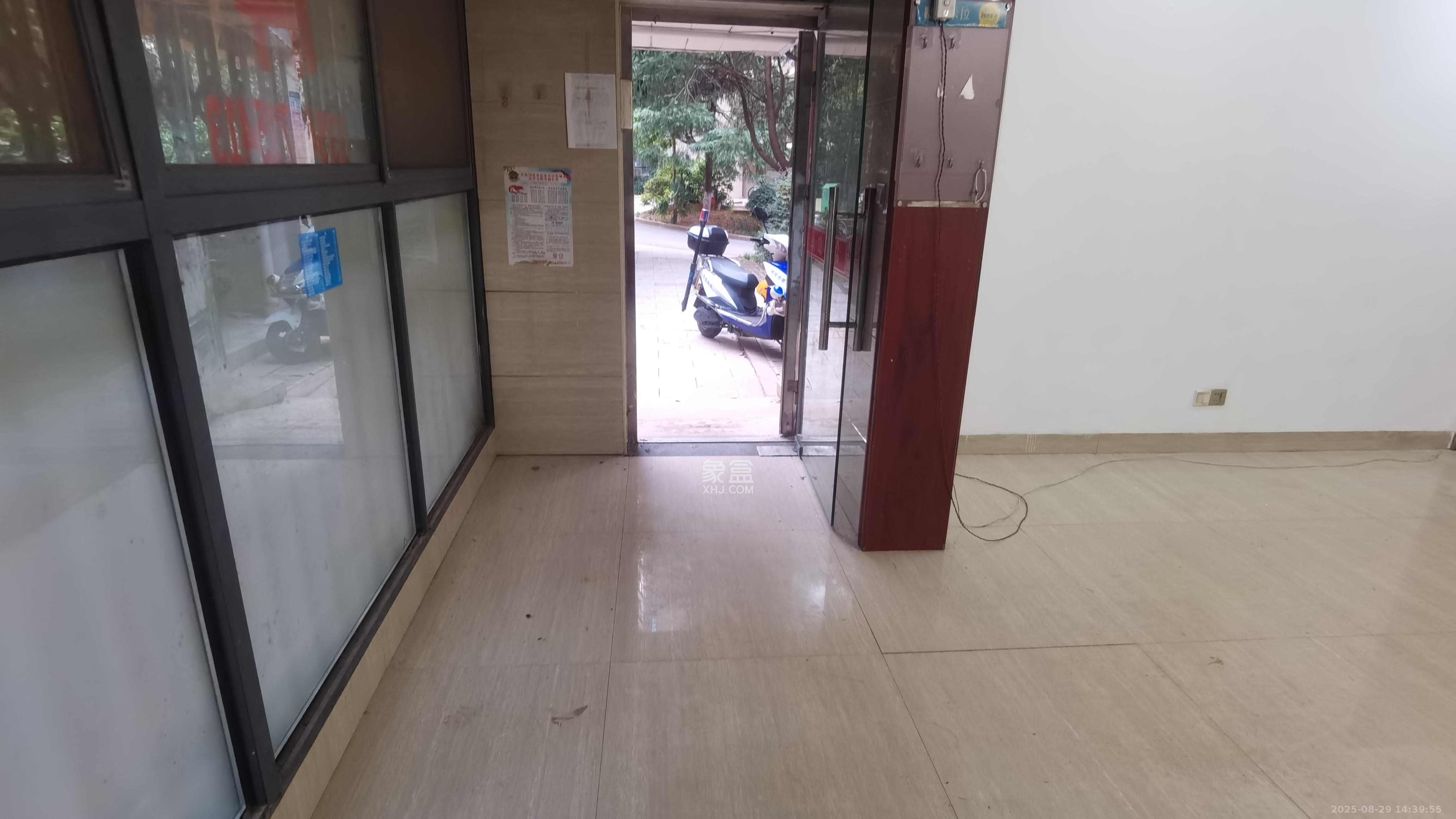 清政园(青政家园) 1室2厅2卫 2300.0元/月 清政园(青政家园) 1室2厅2卫 2300.0元/月室内图