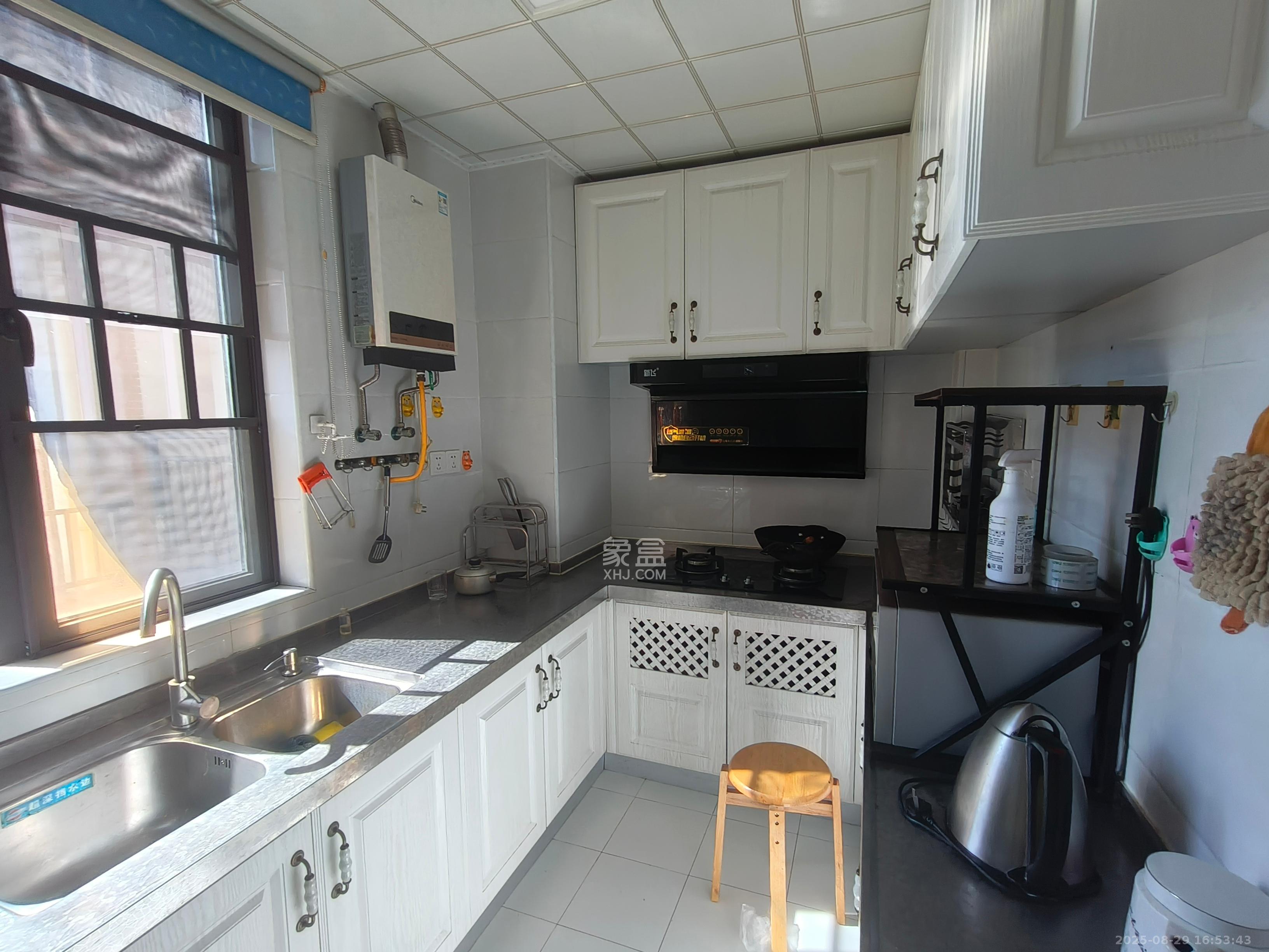 湘诚德峰小区B区  3室1厅1卫    2500.0元/月室内图