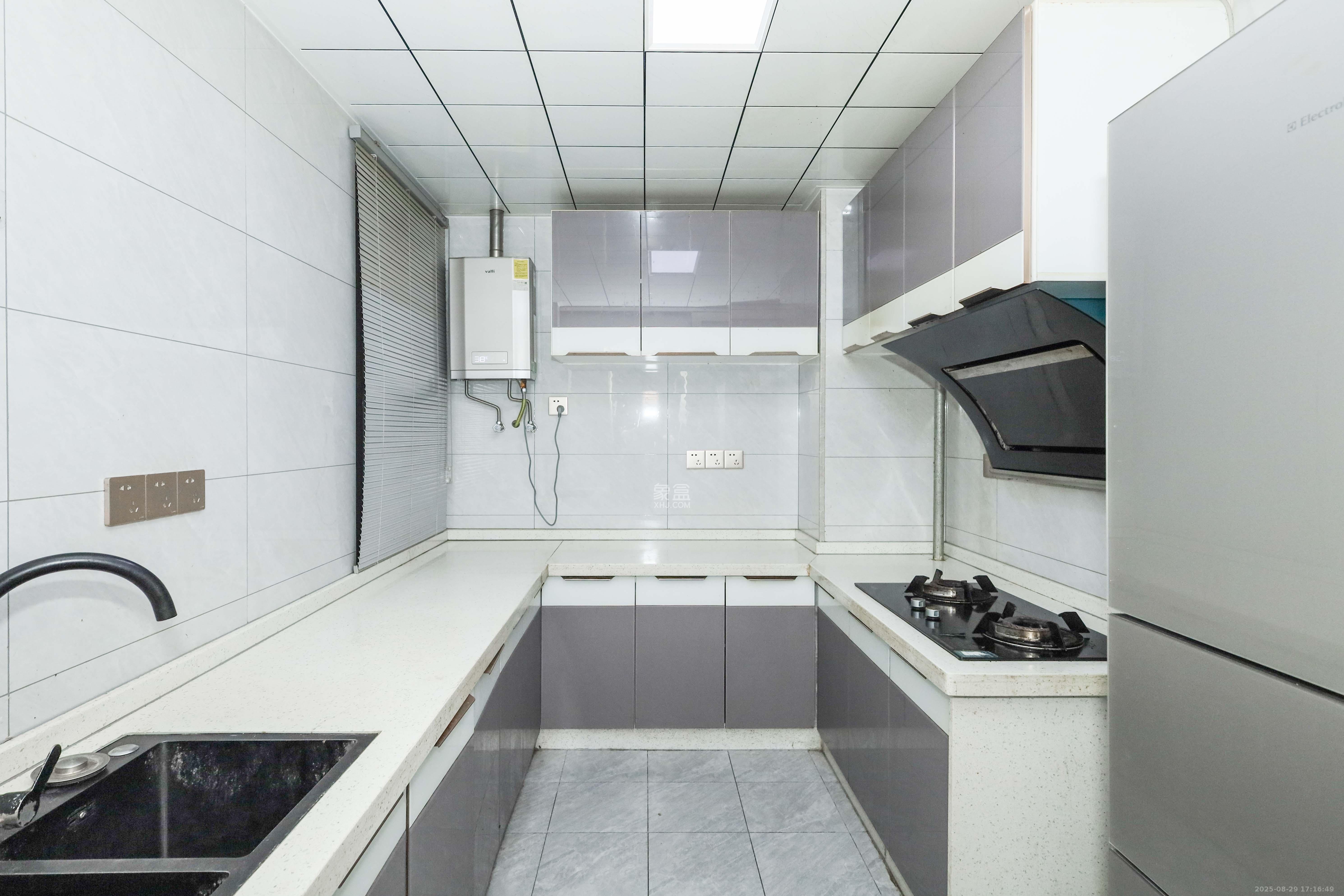 梅溪鑫苑名家  3室2厅1卫    95.0万厨房