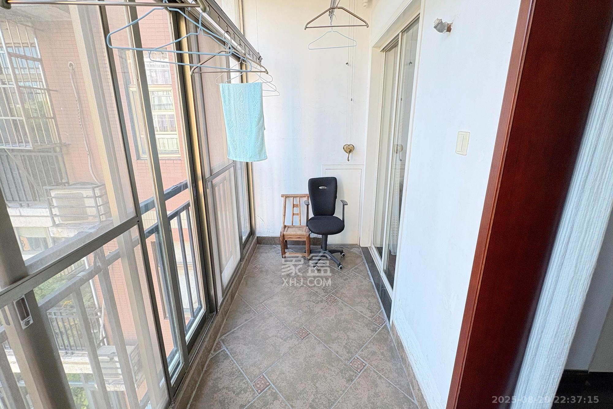 向阳门第  4室2厅2卫    225.0万 向阳门第  4室2厅2卫    225.0万阳台