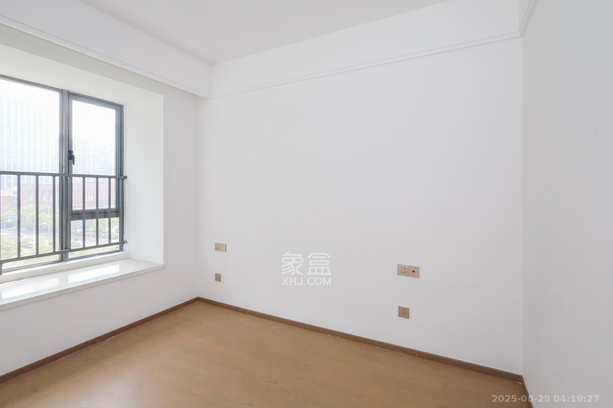 复地滨江金融中心  3室2厅2卫    183.1万卧室