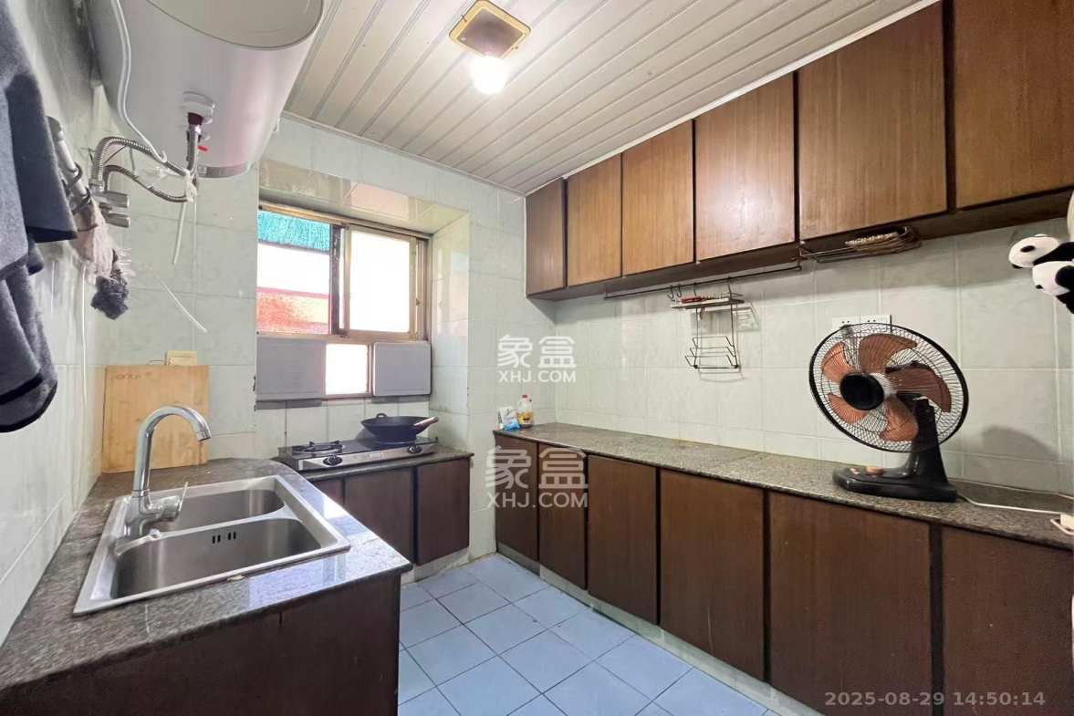 芙蓉区教育局学生校服服务部宿舍 2室2厅1卫 1500.0元/月 芙蓉区教育局学生校服服务部宿舍 2室2厅1卫 1500.0元/月室内图