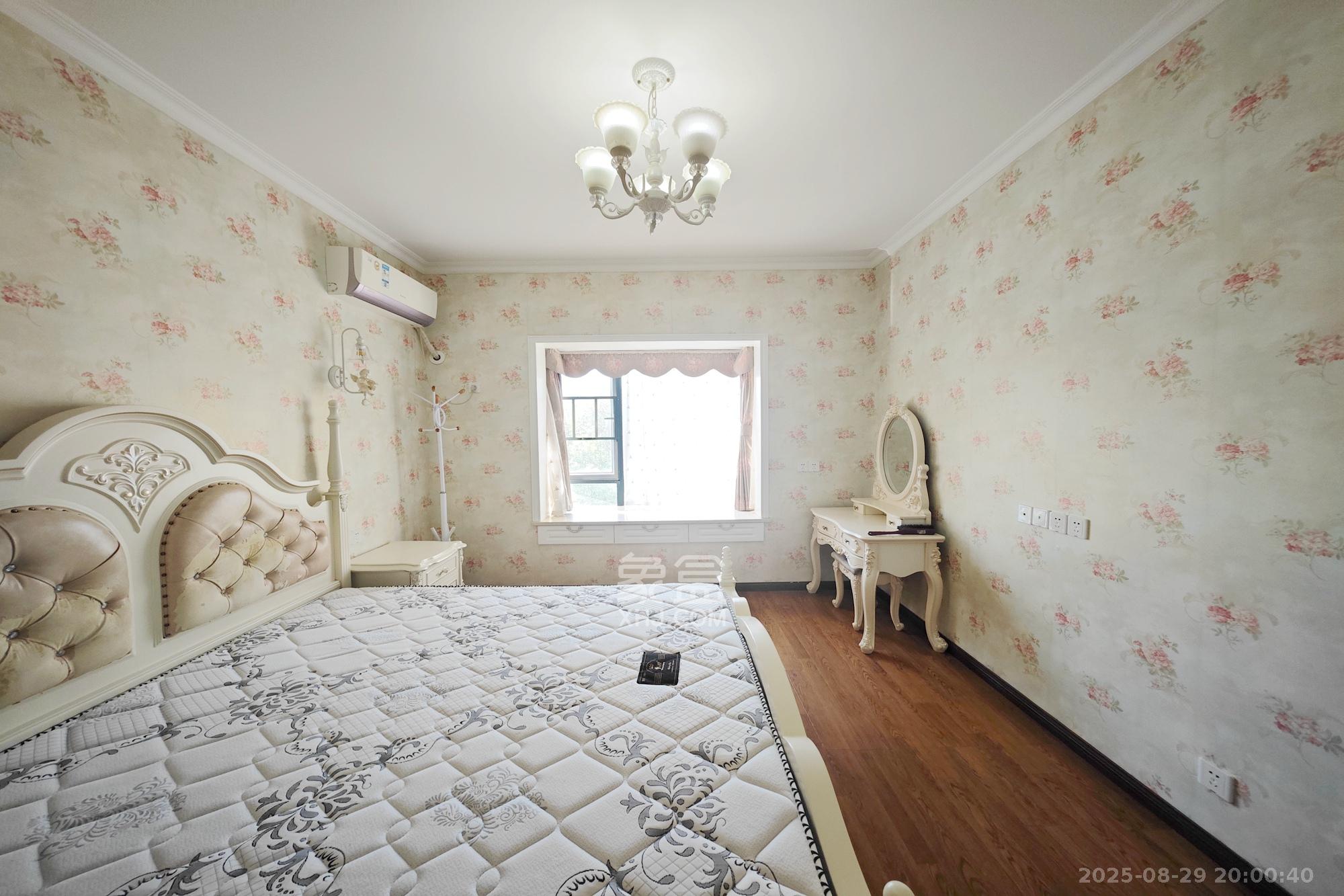 锦绣世纪  3室2厅1卫    96.8万 锦绣世纪  3室2厅1卫    96.8万卧室