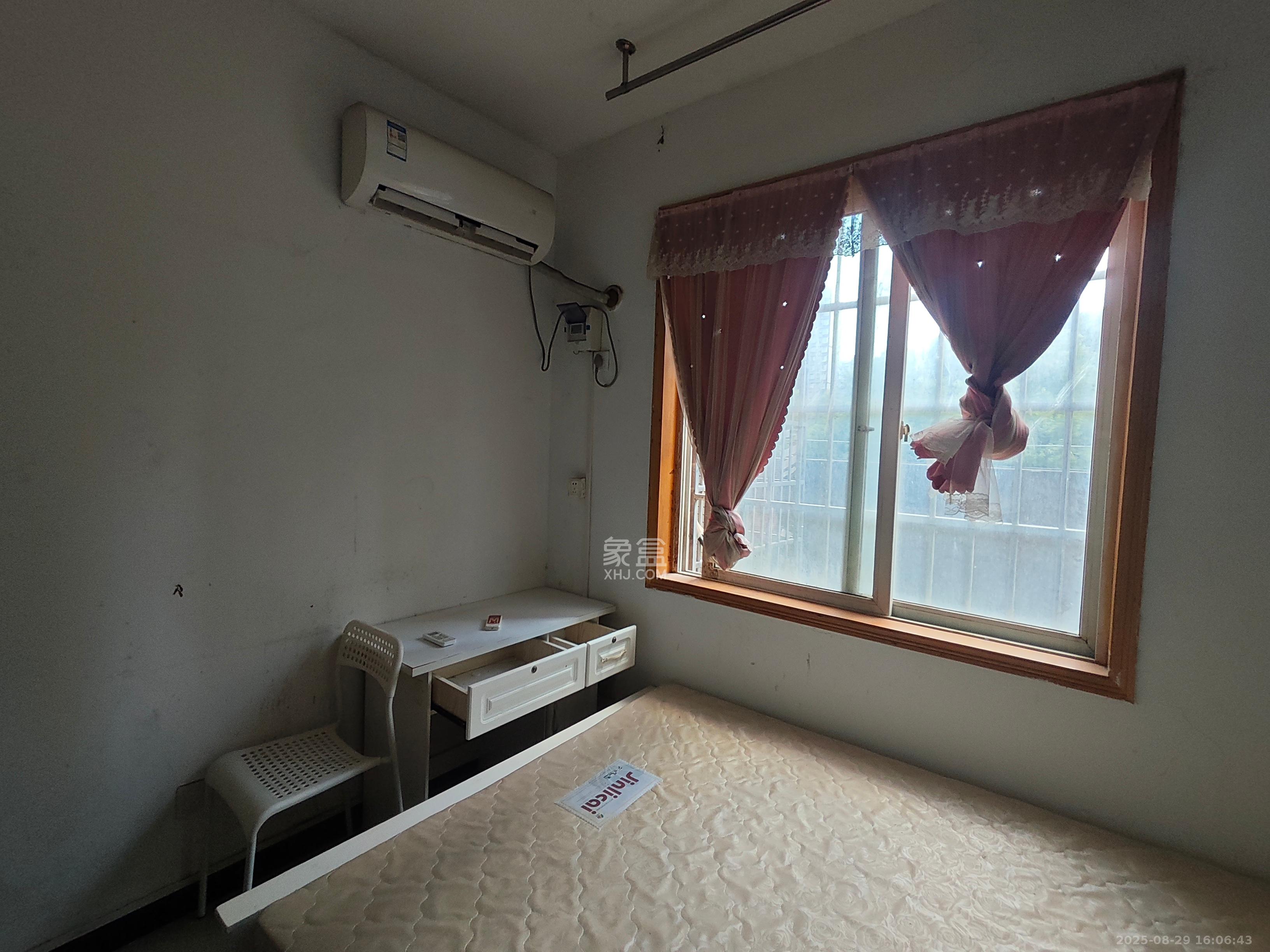 谷山庭院一期  4室2厅1卫    2000.0元/月 谷山庭院一期  4室2厅1卫    2000.0元/月室内图