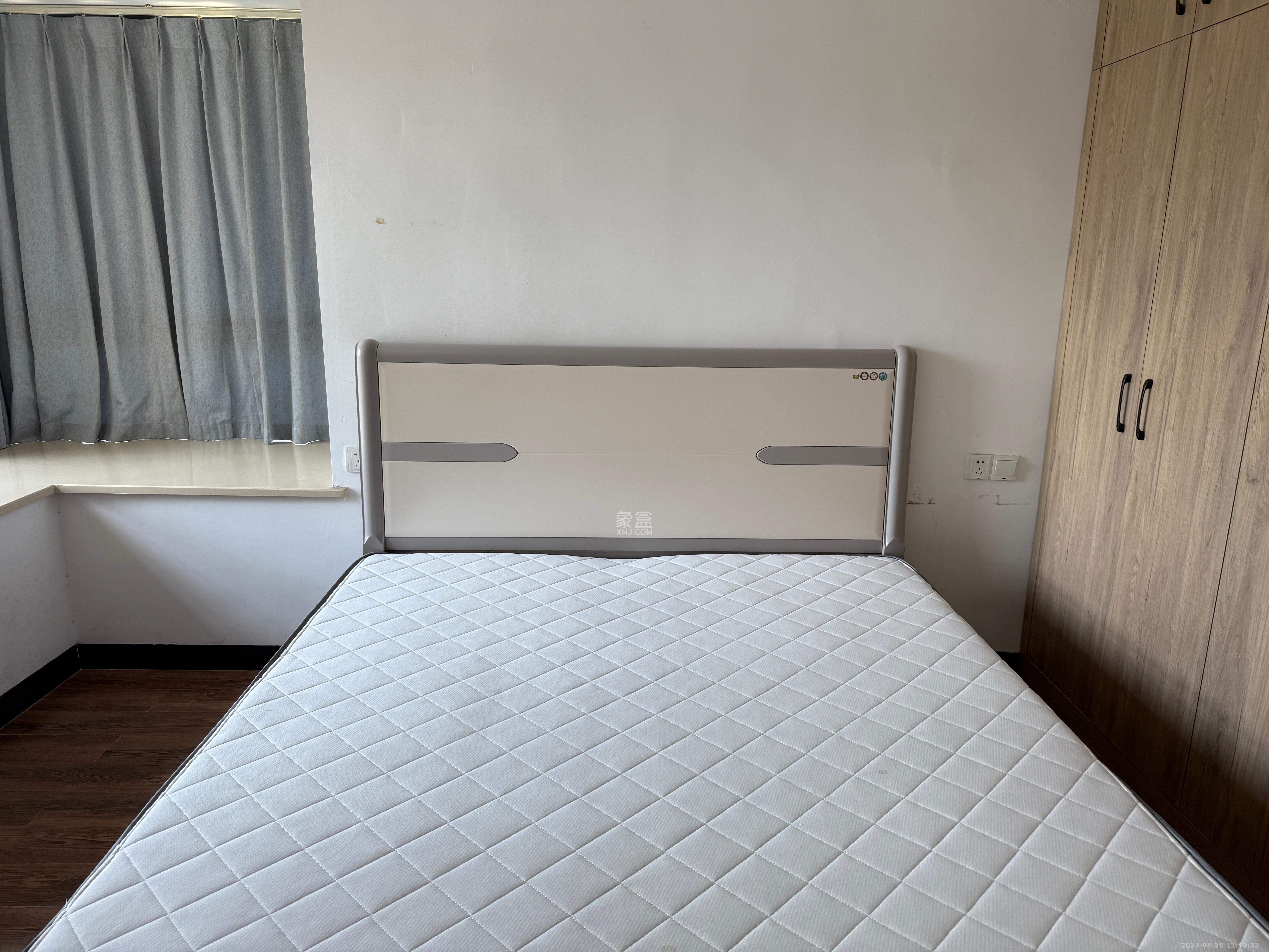 岳鞍阁小区  3室2厅2卫    2300.0元/月室内图