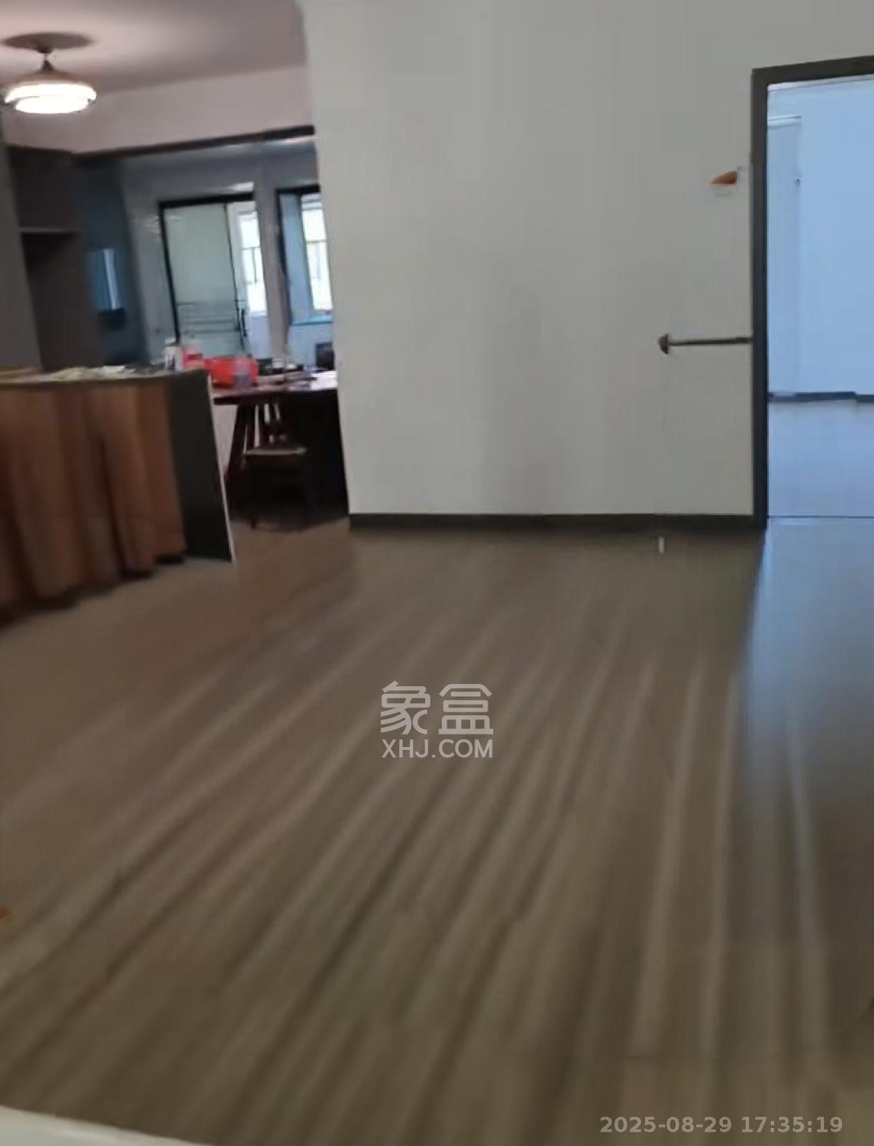 八方小区B区  3室2厅2卫   5000.00元/月室内图