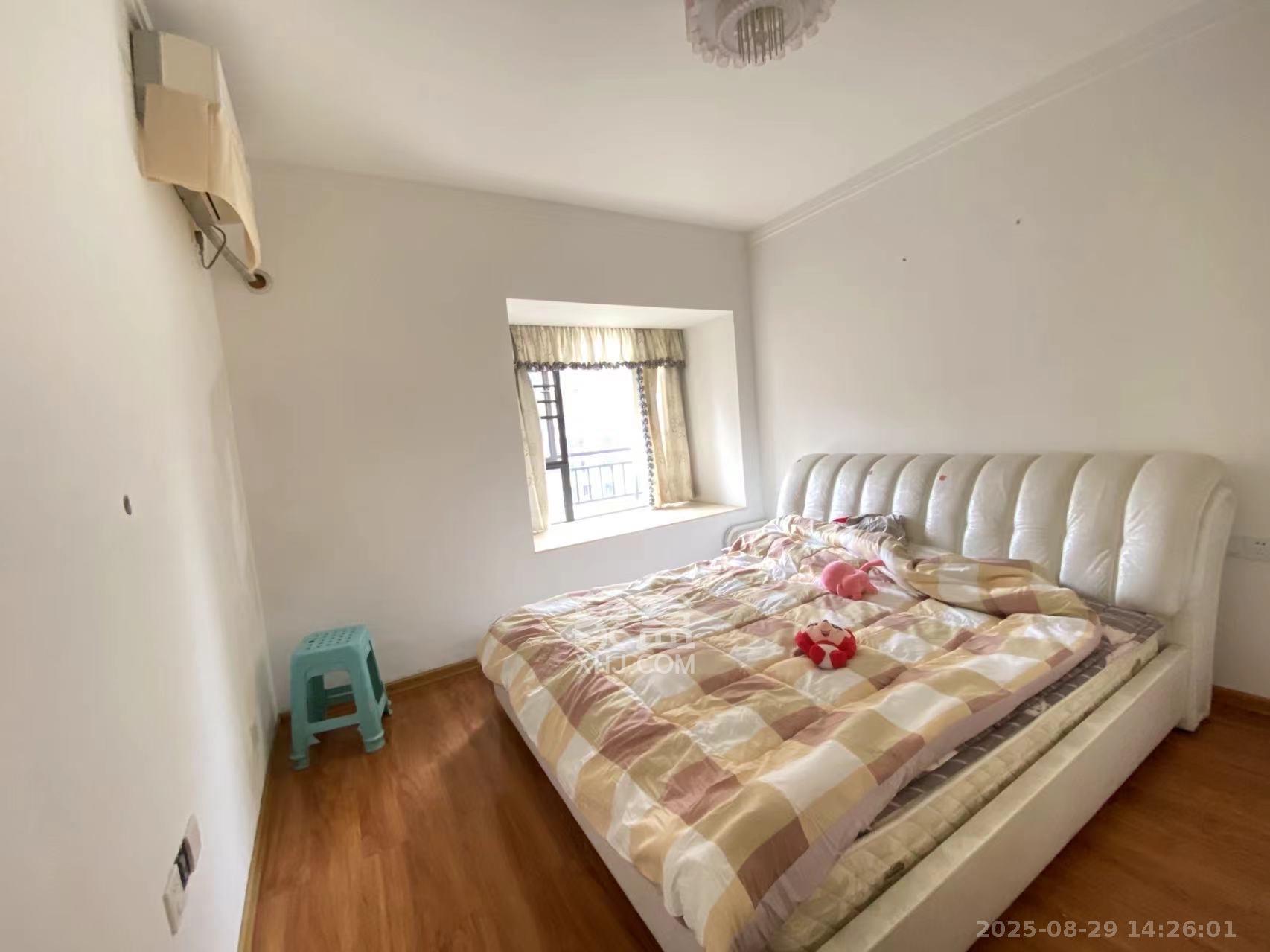 保利麓谷林语A区  3室2厅1卫    2100.0元/月室内图