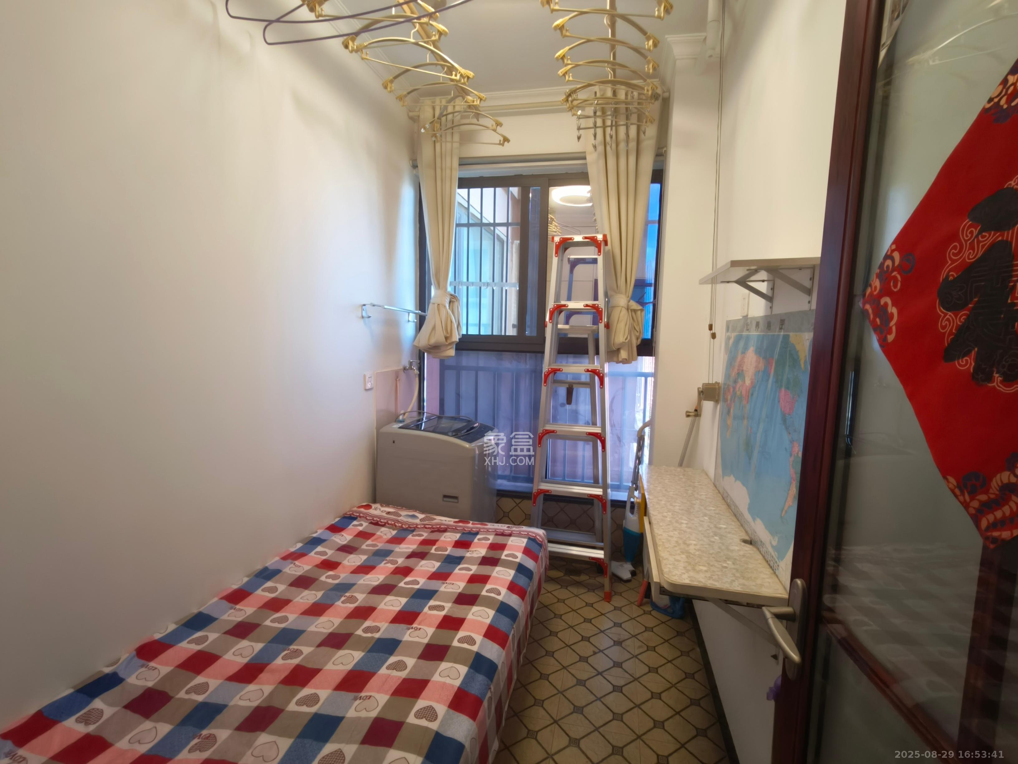 湘诚德峰小区B区  3室1厅1卫    2500.0元/月室内图