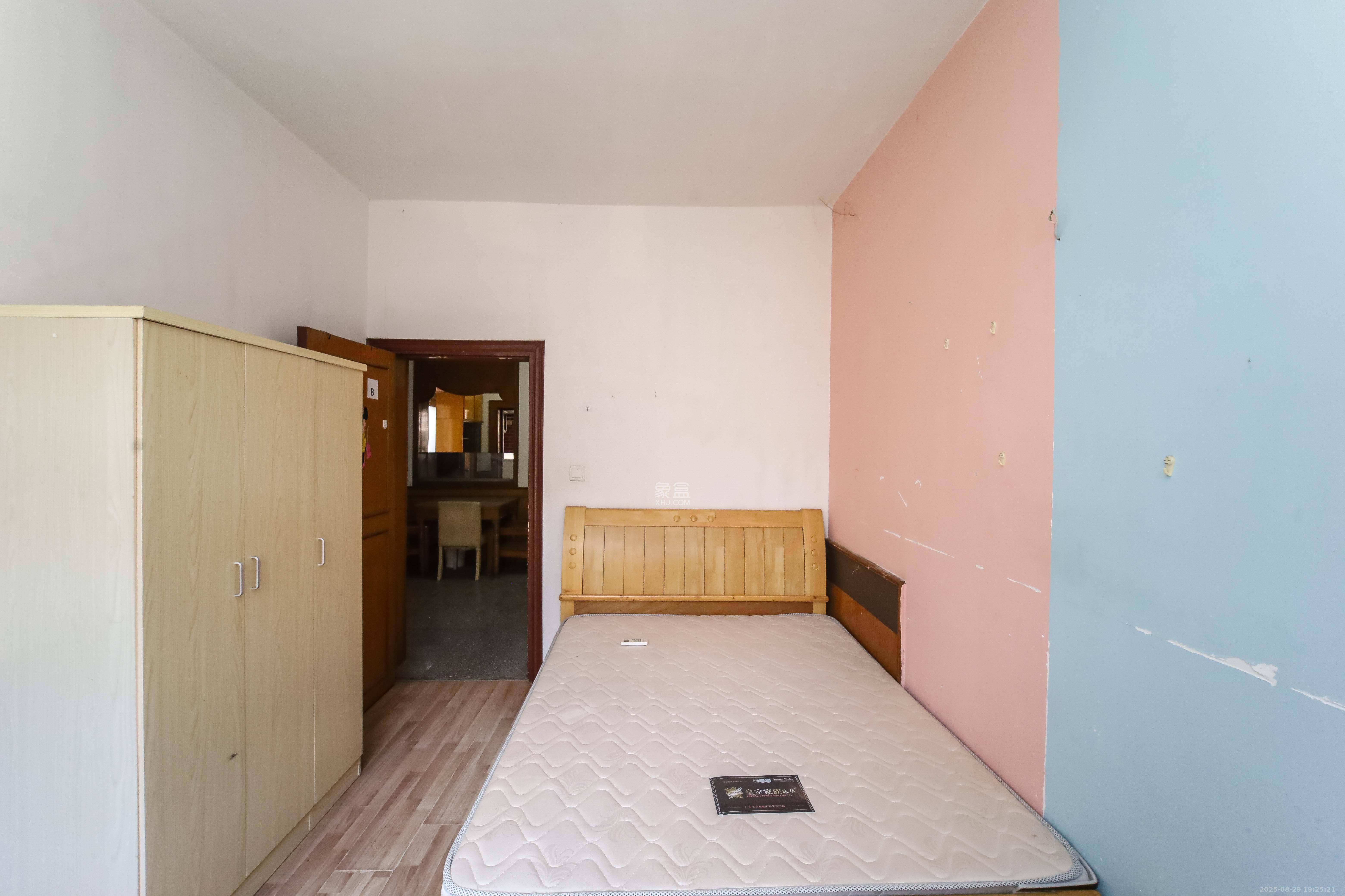 省进出口公司宿舍  3室2厅1卫    37.5万卧室