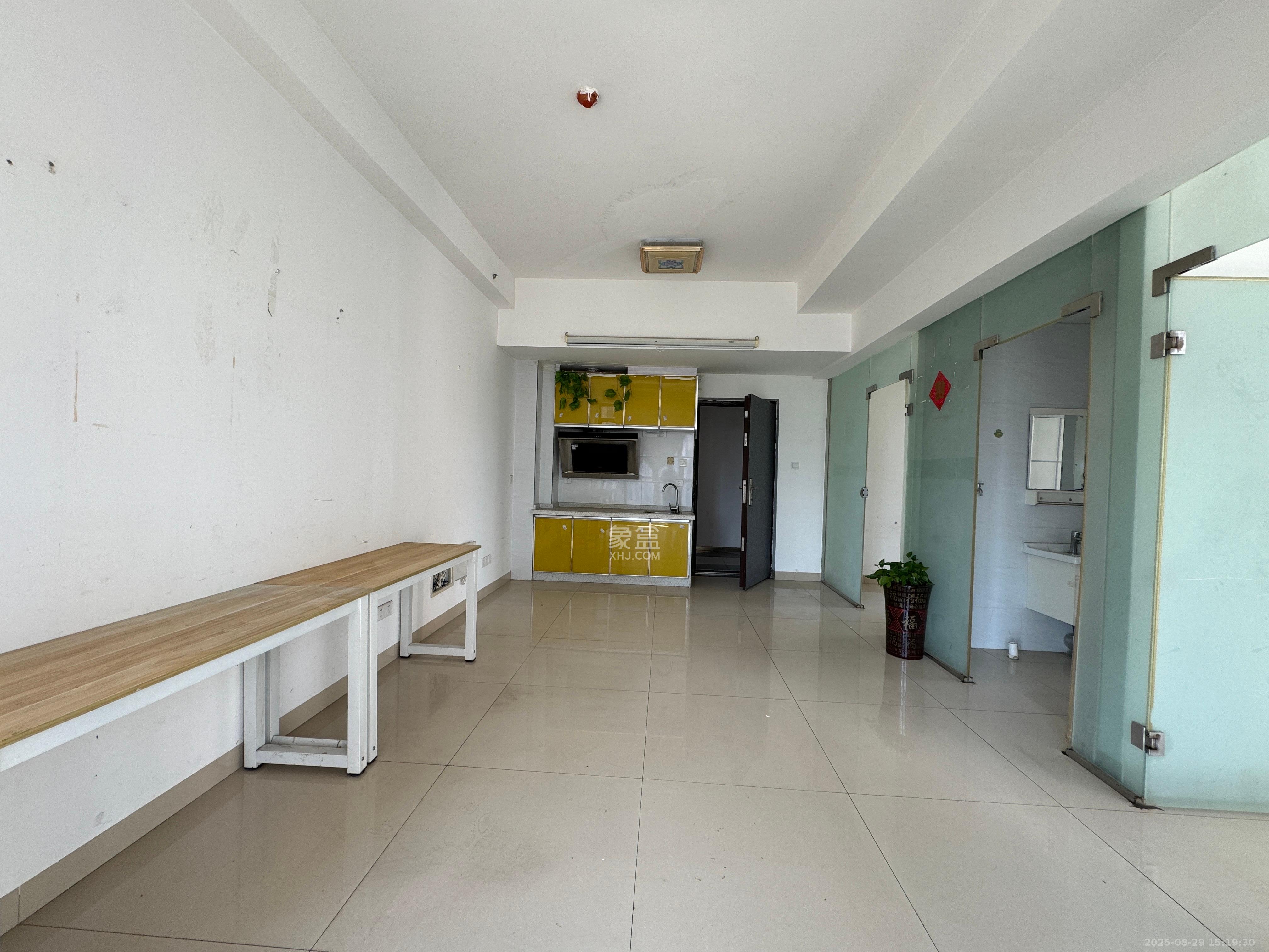 融科东南海  2室2厅1卫    1800.0元/月 融科东南海  2室2厅1卫    1800.0元/月室内图