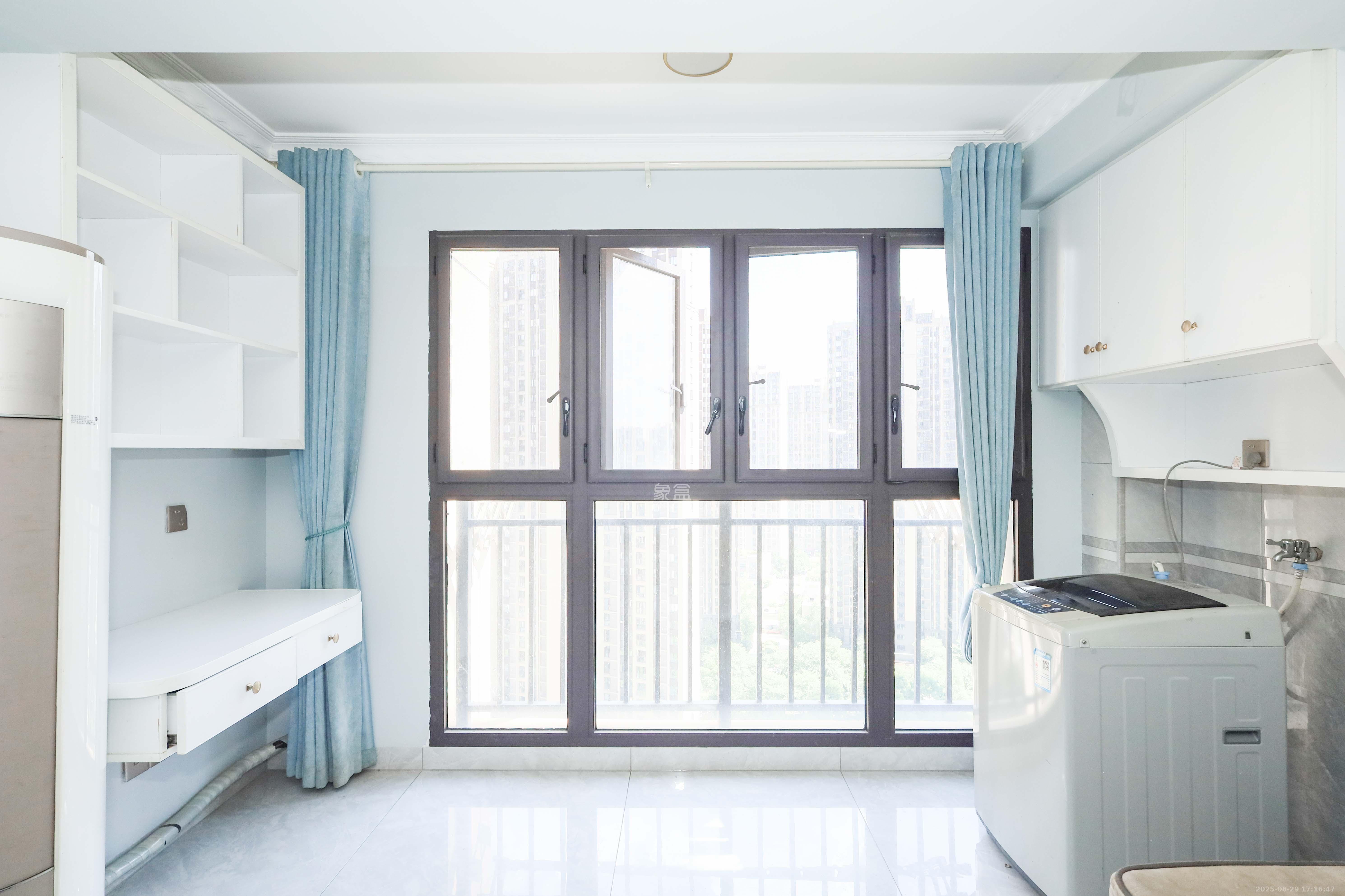 梅溪鑫苑名家  3室2厅1卫    95.0万阳台