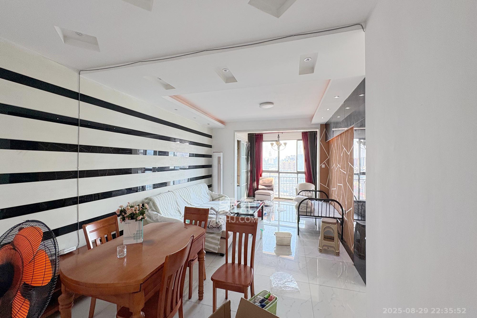 融圣国际  1室2厅1卫    165.0万 融圣国际  1室2厅1卫    165.0万客厅