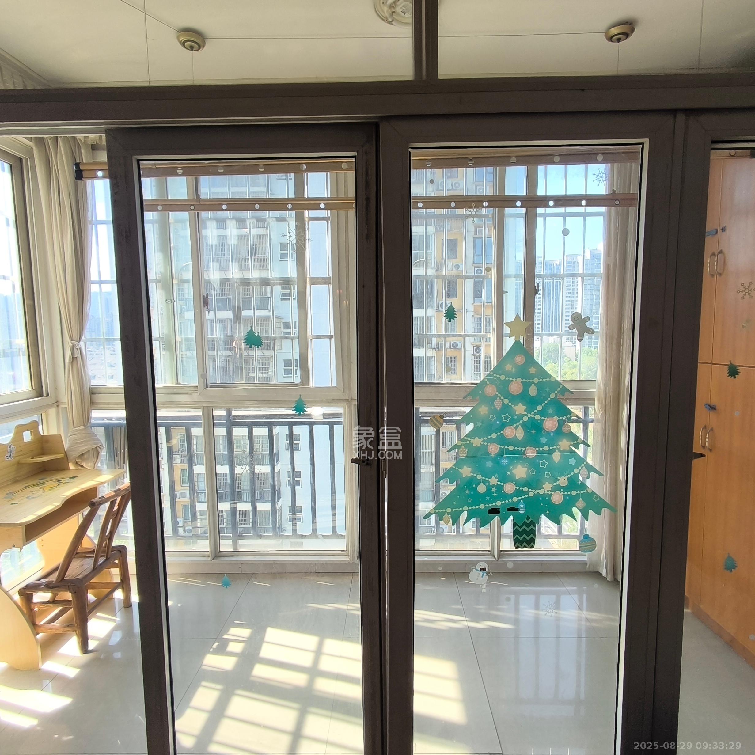 嘉逸名庭  2室1厅1卫    2300.0元/月 嘉逸名庭  2室1厅1卫    2300.0元/月室内图