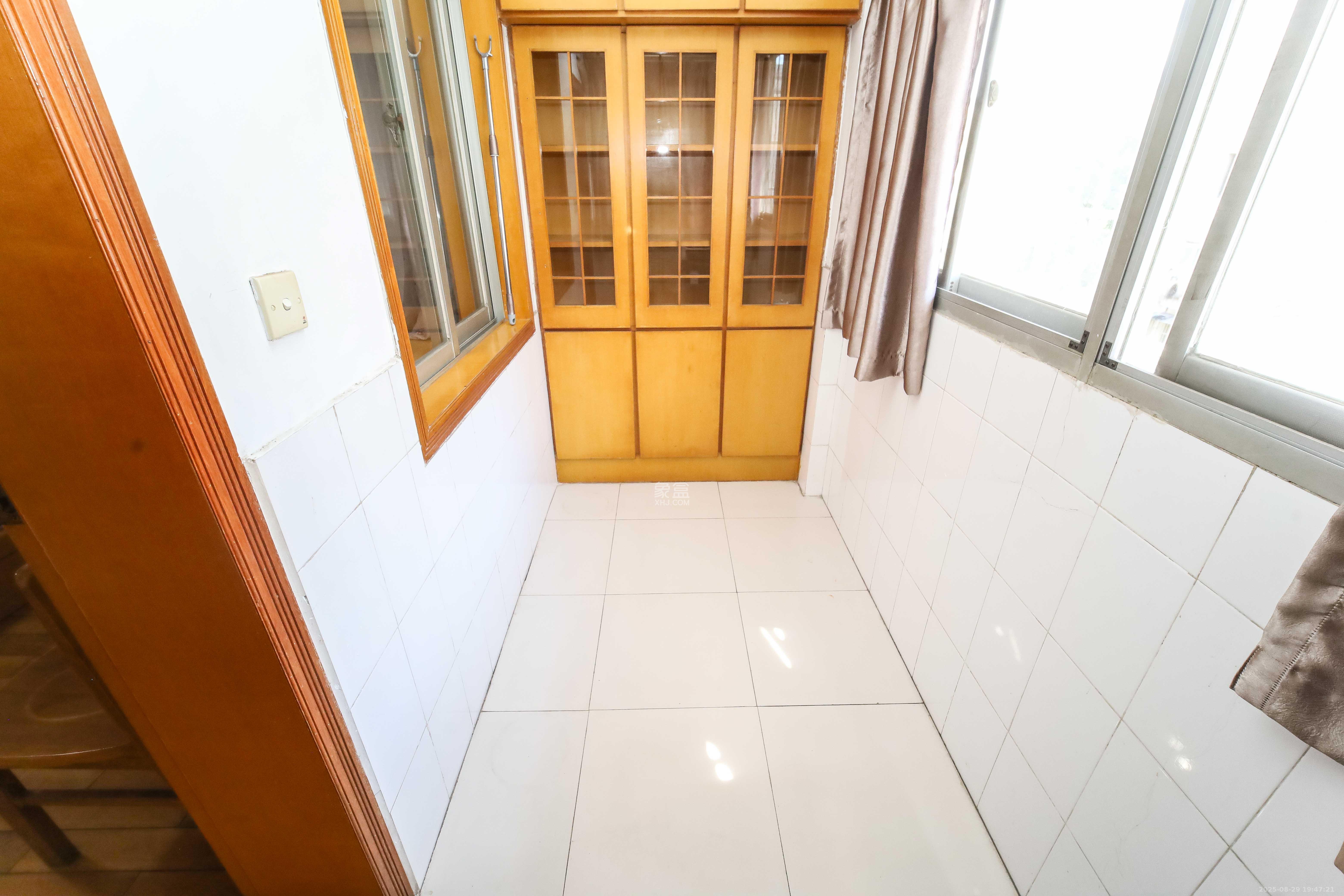 骆家坝小区  2室2厅1卫    48.0万阳台