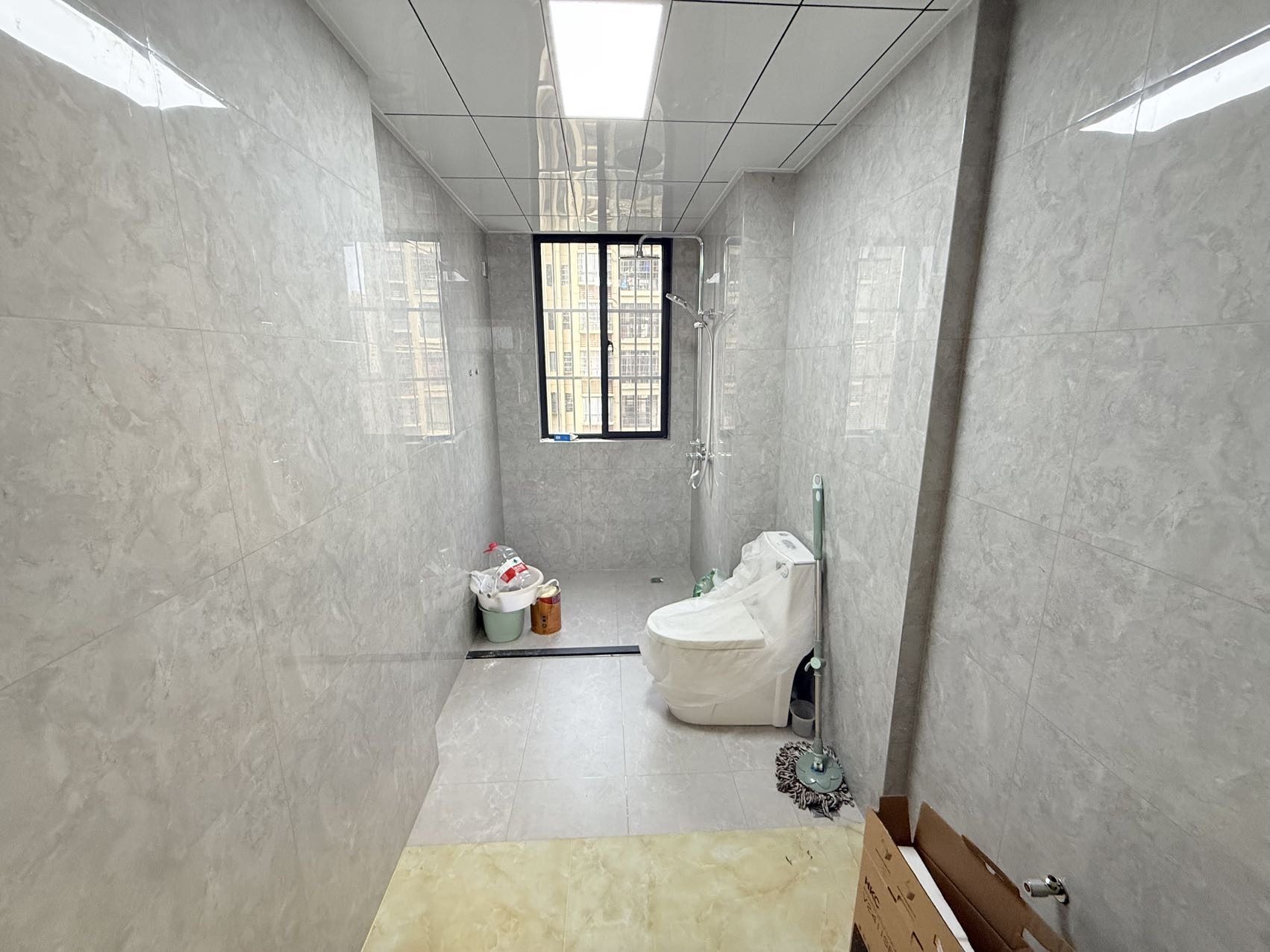 南国中心(琼山区椰航路) 3室2厅2卫 2700.0元/月 南国中心(琼山区椰航路) 3室2厅2卫 2700.0元/月室内图