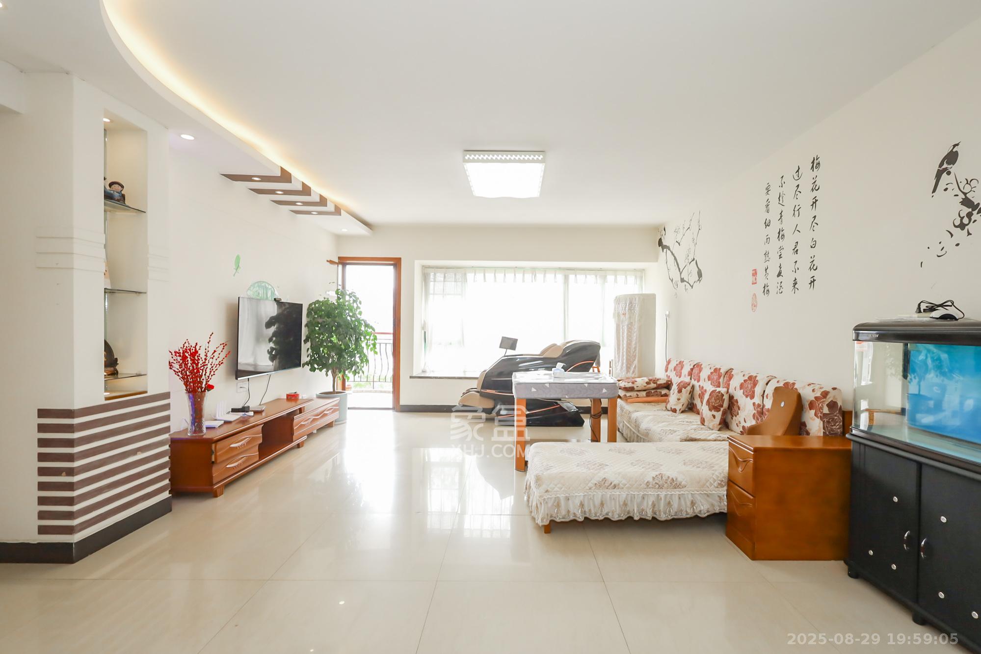 景秀江山  4室2厅2卫    145.0万 景秀江山  4室2厅2卫    145.0万客厅