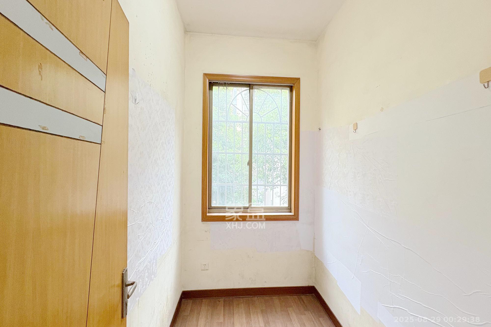 泰时新雅园  4室2厅2卫    108.0万其他