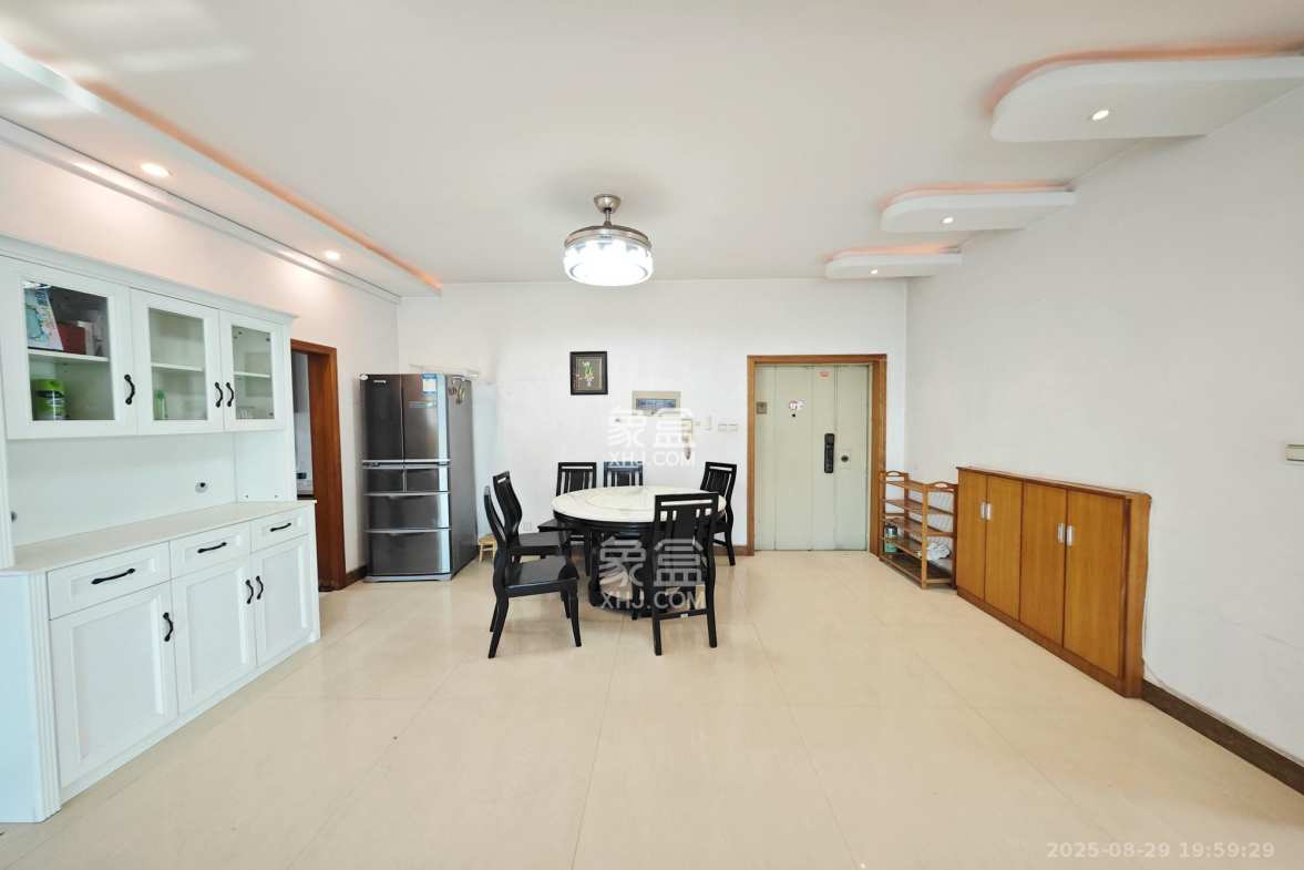 名都花园  4室2厅2卫    110.0万 名都花园  4室2厅2卫    110.0万客厅