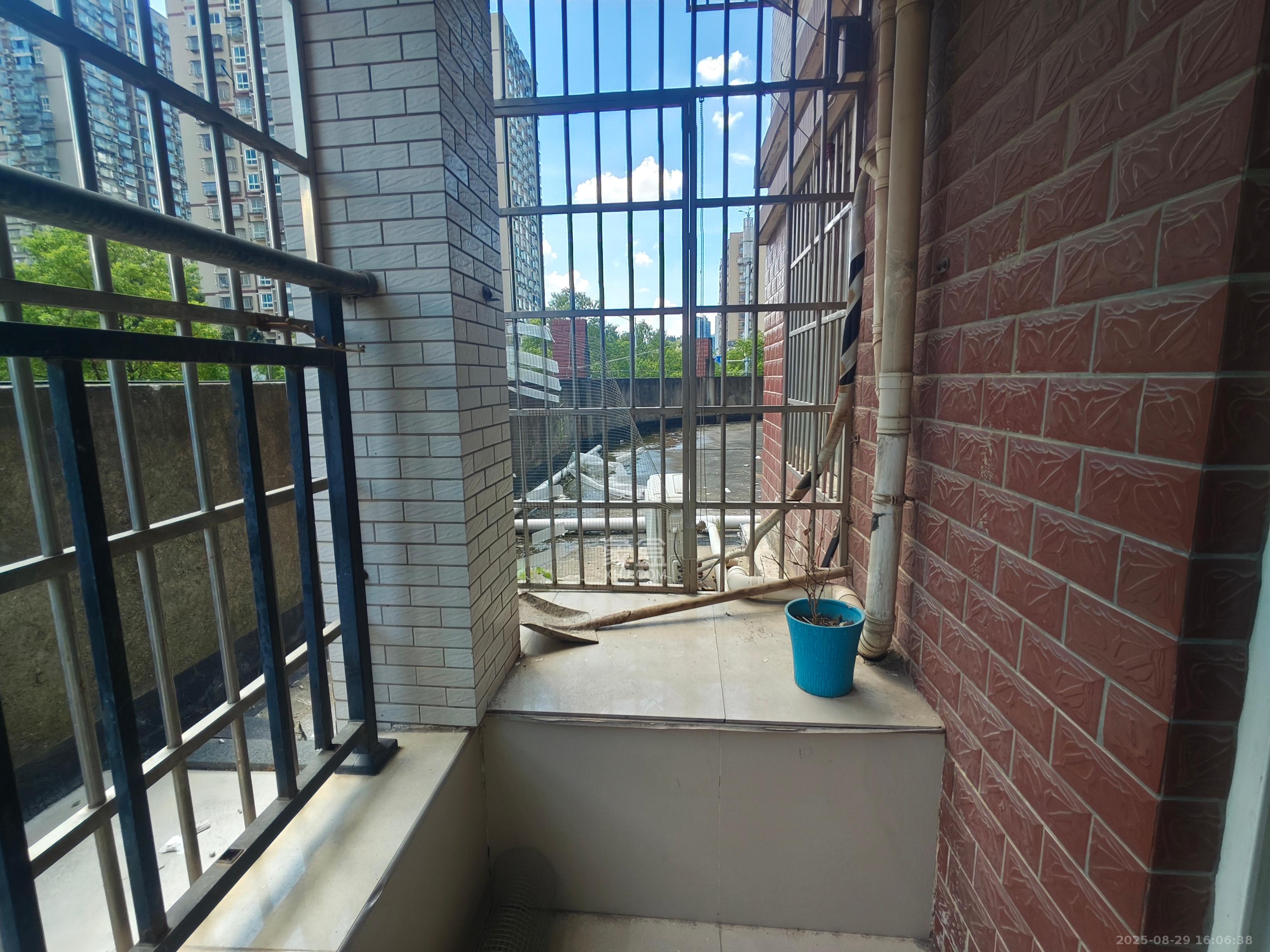 谷山庭院一期  4室2厅1卫    2000.0元/月 谷山庭院一期  4室2厅1卫    2000.0元/月室内图