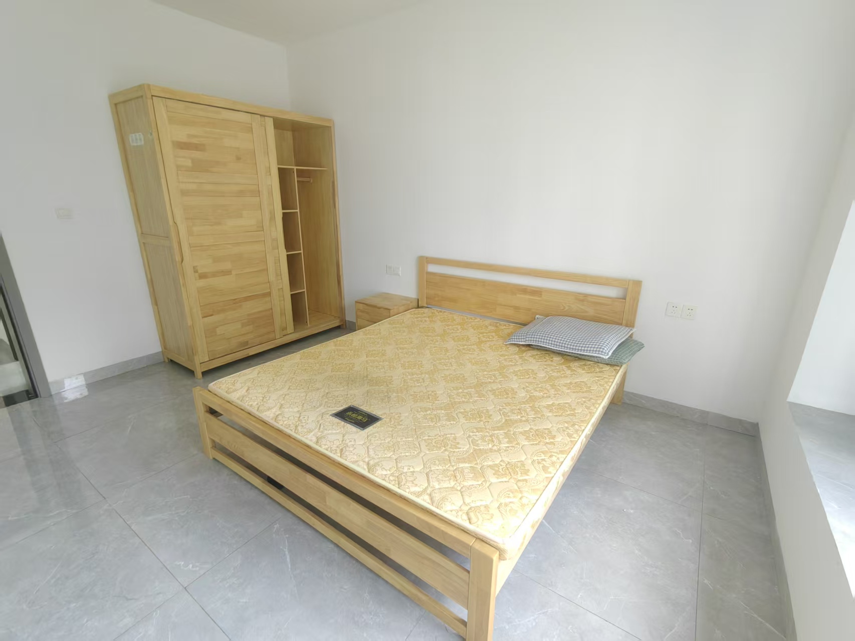 海秀天成 2室2厅1卫 2700.0元/月 海秀天成 2室2厅1卫 2700.0元/月室内图