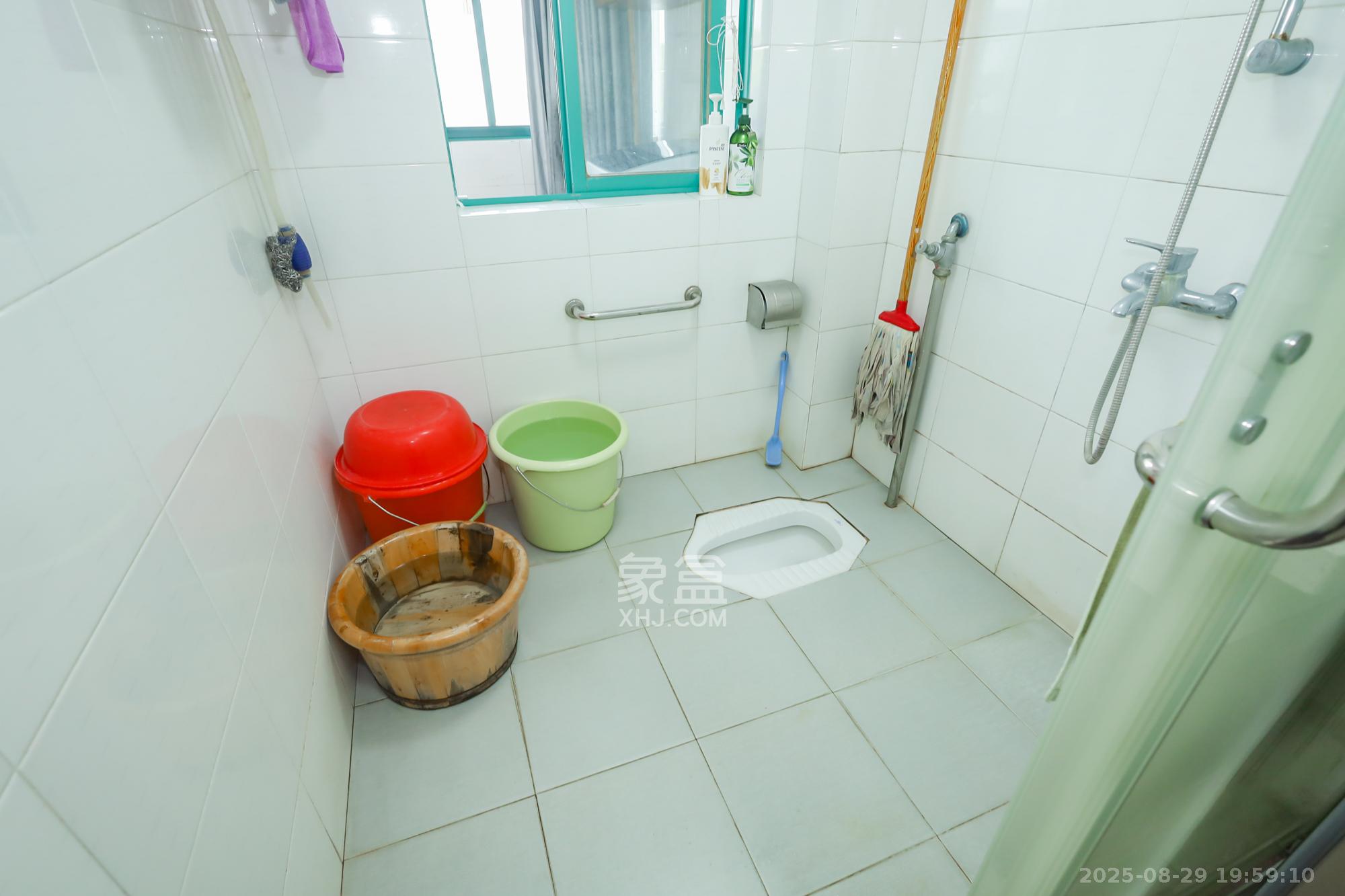 景秀江山  4室2厅2卫    145.0万 景秀江山  4室2厅2卫    145.0万卫生间