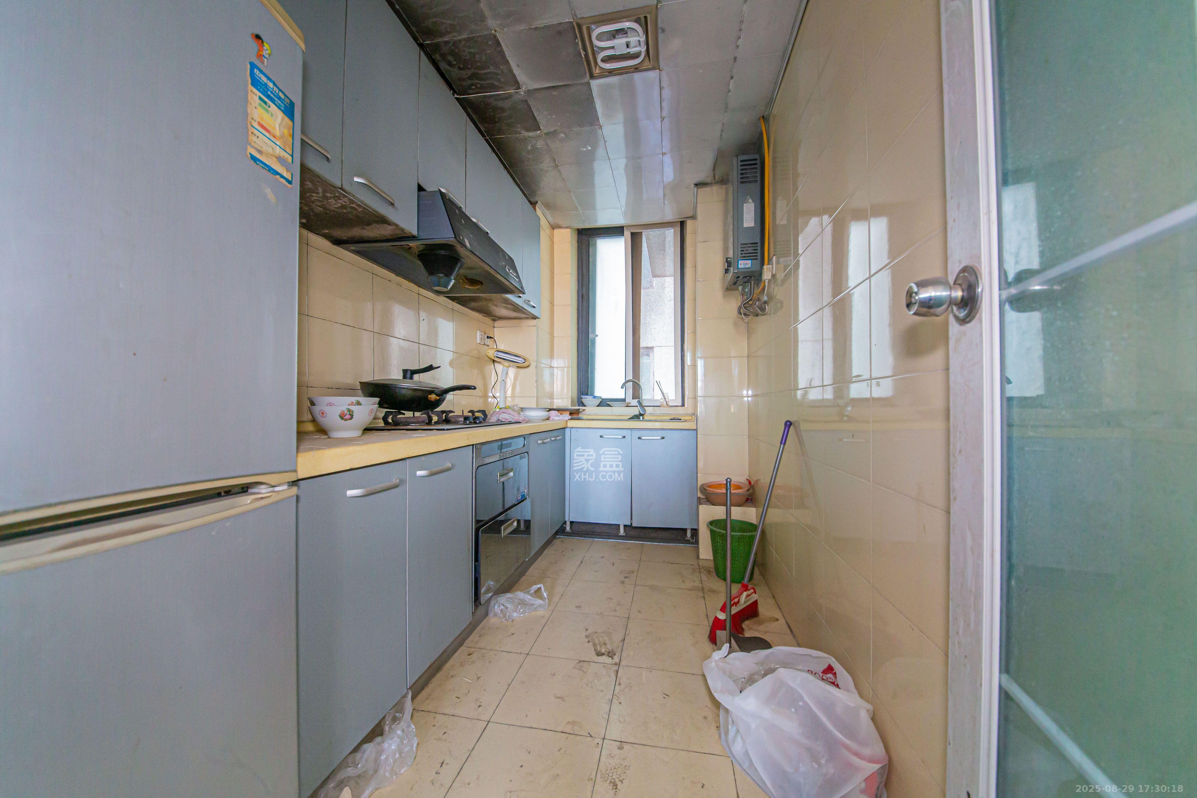 上庭苑  3室2厅2卫    1800.0元/月室内图