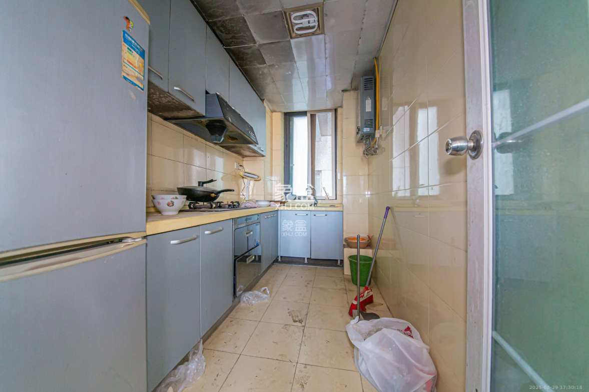 上庭苑 3室2厅2卫 1800.0元/月 上庭苑 3室2厅2卫 1800.0元/月室内图