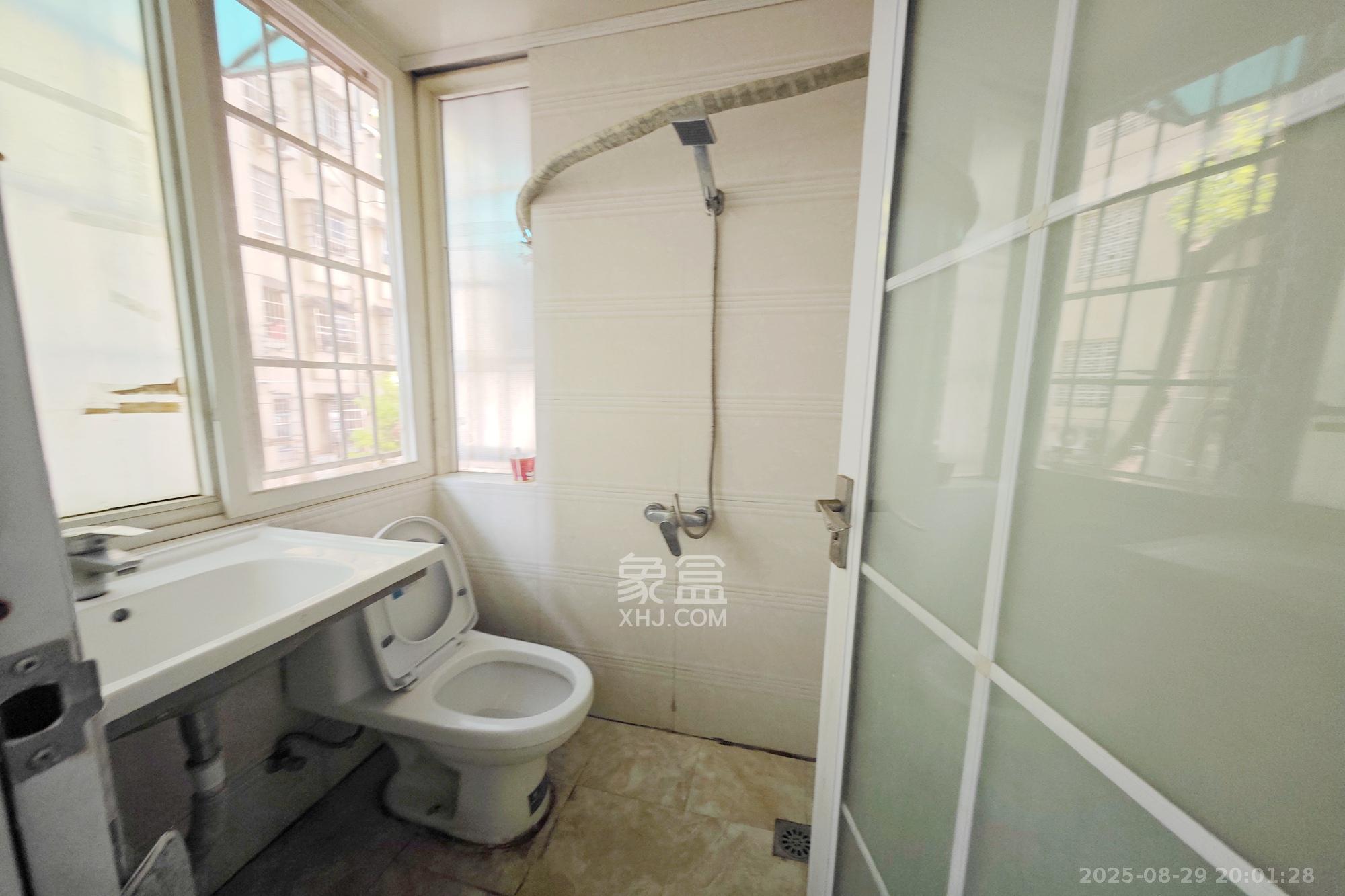 依星苑  0室0厅0卫    72.0万 依星苑  0室0厅0卫    72.0万其他