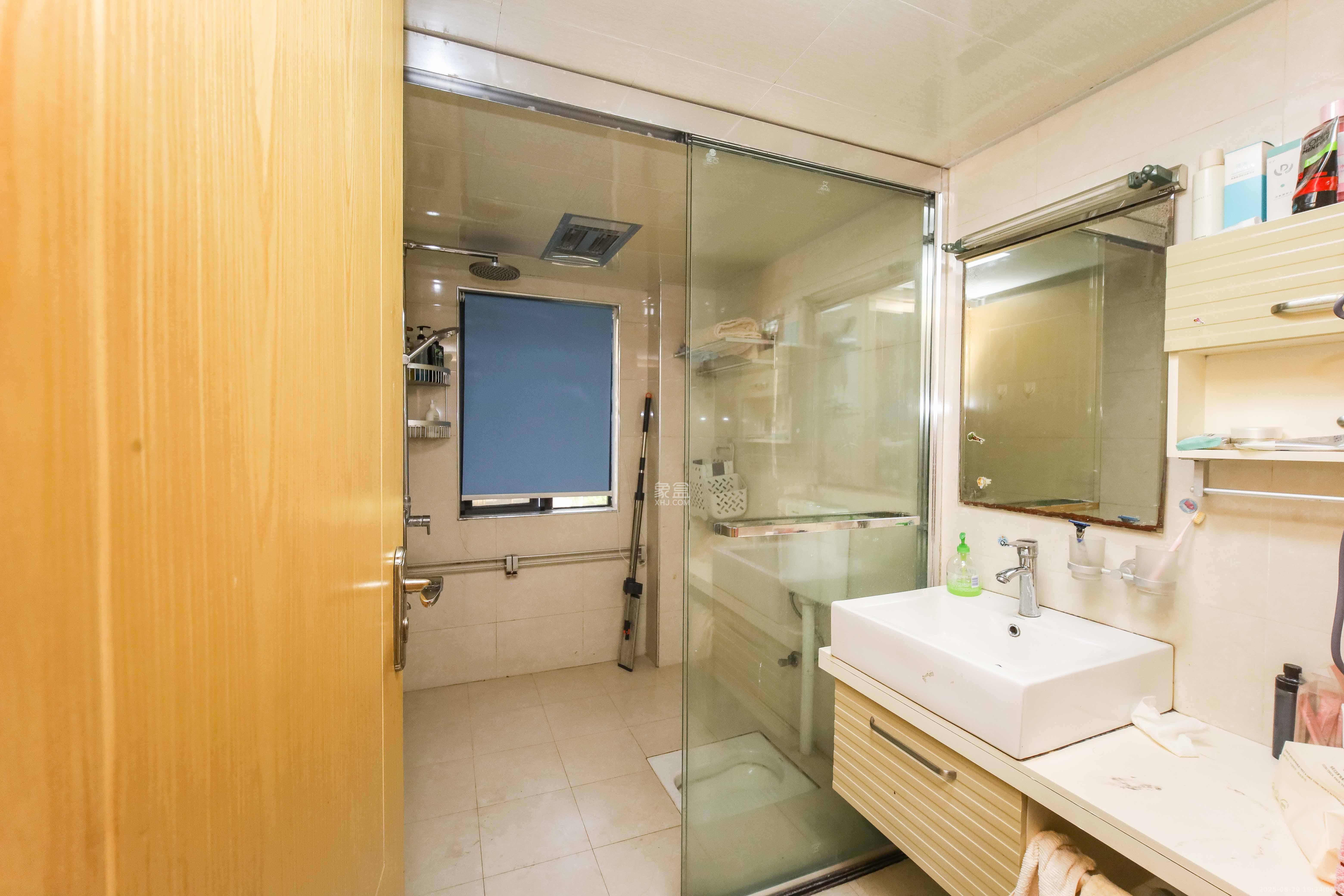 长房白沙湾  3室2厅2卫    139.0万 长房白沙湾  3室2厅2卫    139.0万卫生间