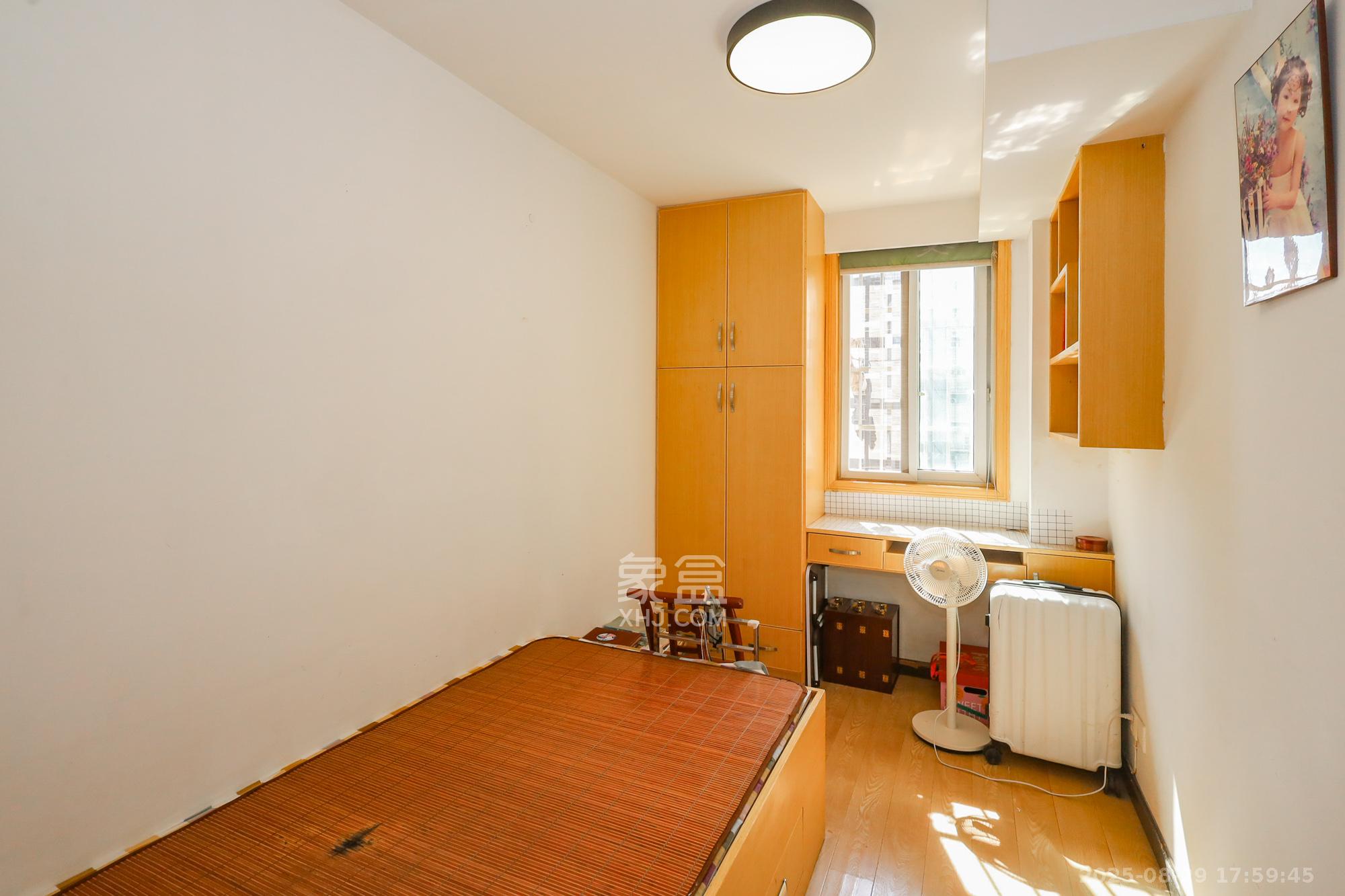 金麓西岸和苑  3室2厅1卫    71.8万 金麓西岸和苑  3室2厅1卫    71.8万卧室