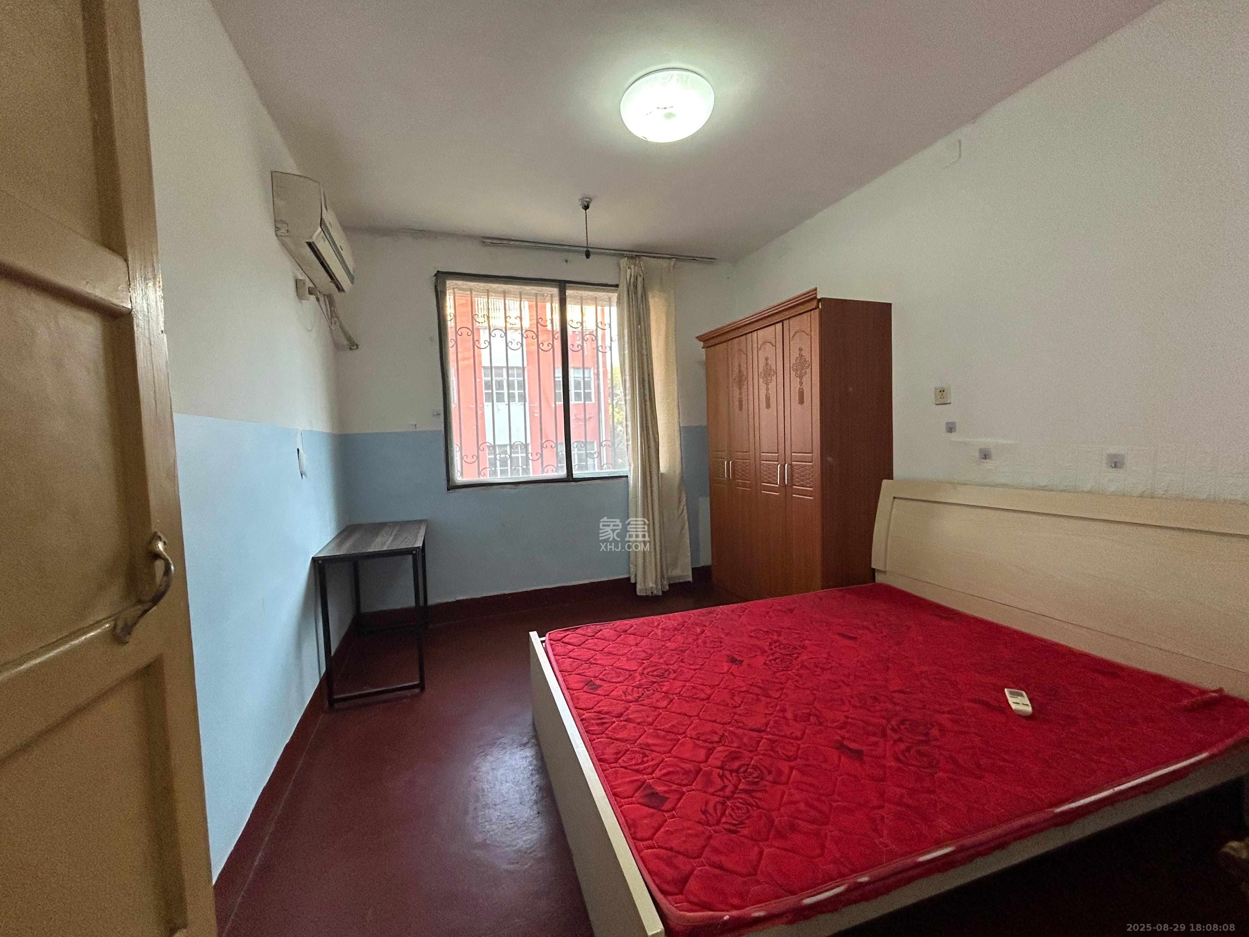 新兴小区(杨家山社区) 2室1厅1卫 1300.0元/月 新兴小区(杨家山社区) 2室1厅1卫 1300.0元/月室内图