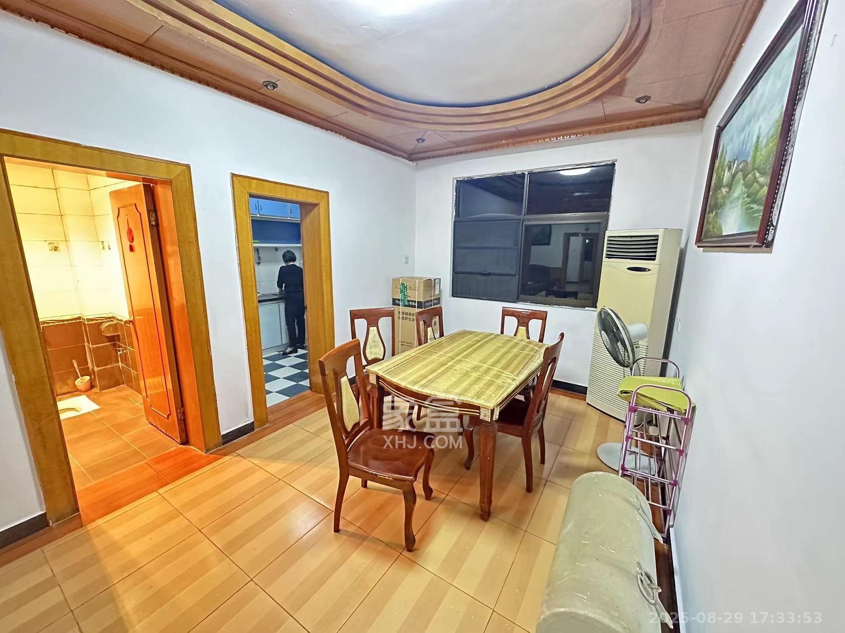 汽车西站商贸城(河西望城坡)  3室2厅1卫    1700.0元/月 汽车西站商贸城(河西望城坡)  3室2厅1卫    1700.0元/月