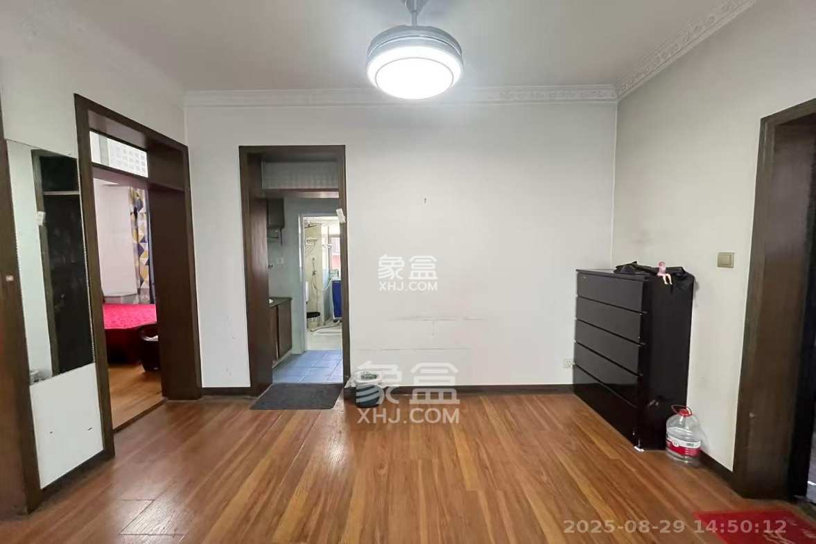 芙蓉区教育局学生校服服务部宿舍 2室2厅1卫 1500.0元/月 芙蓉区教育局学生校服服务部宿舍 2室2厅1卫 1500.0元/月室内图