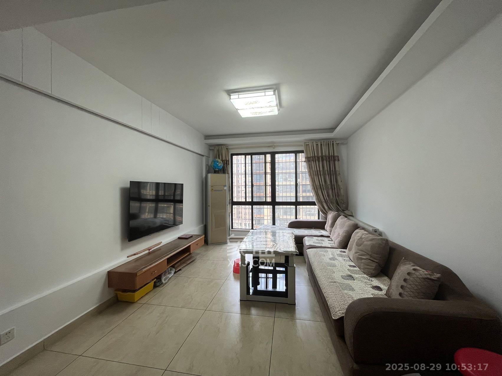 康斯丹郡(融程领秀佳园)  3室2厅1卫    2200.0元/月 康斯丹郡(融程领秀佳园)  3室2厅1卫    2200.0元/月室内图