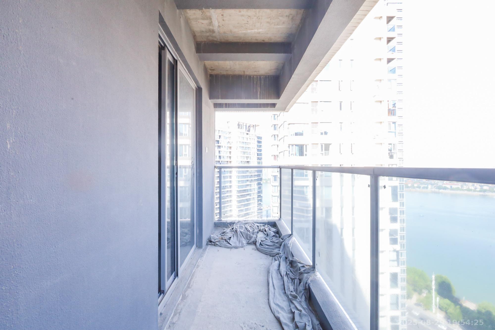 保利天禧C区 4室2厅2卫 218.0万 保利天禧C区 4室2厅2卫 218.0万阳台