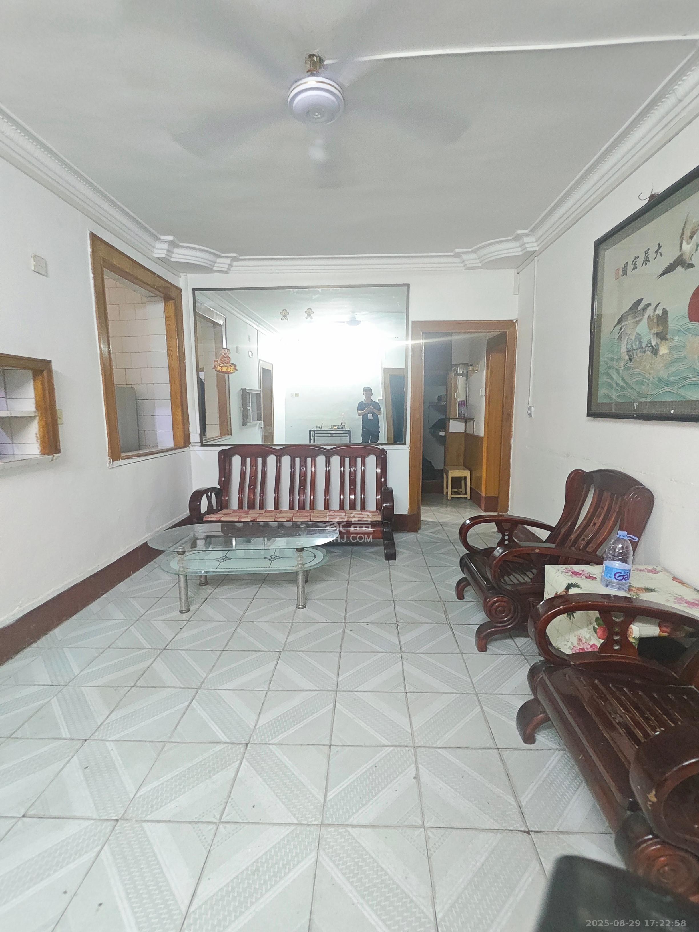 东广济桥社区 2室1厅1卫 1600.0元/月 东广济桥社区 2室1厅1卫 1600.0元/月室内图