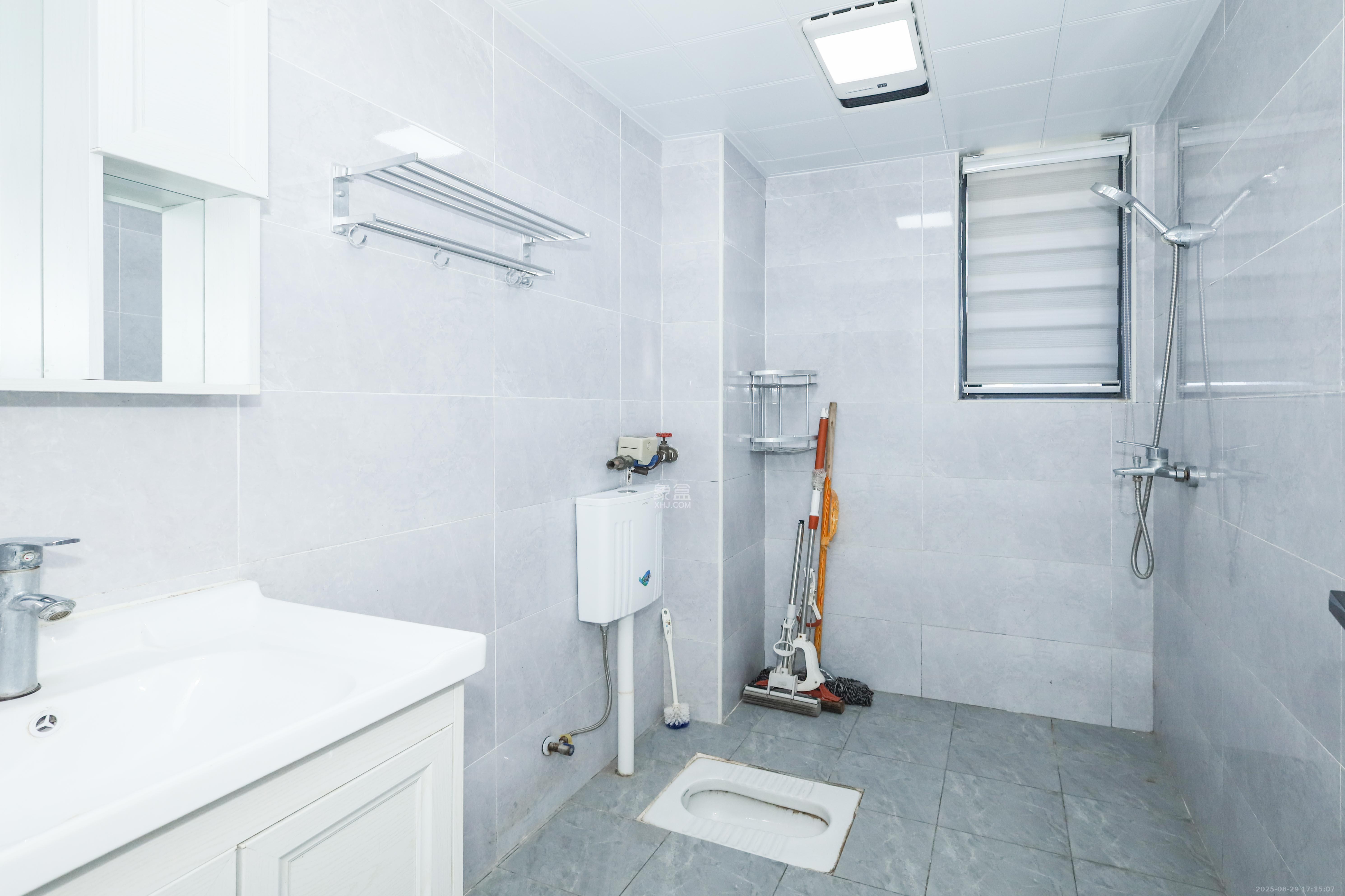 保利麓谷林语B区  3室2厅2卫    110.0万 保利麓谷林语B区  3室2厅2卫    110.0万卫生间