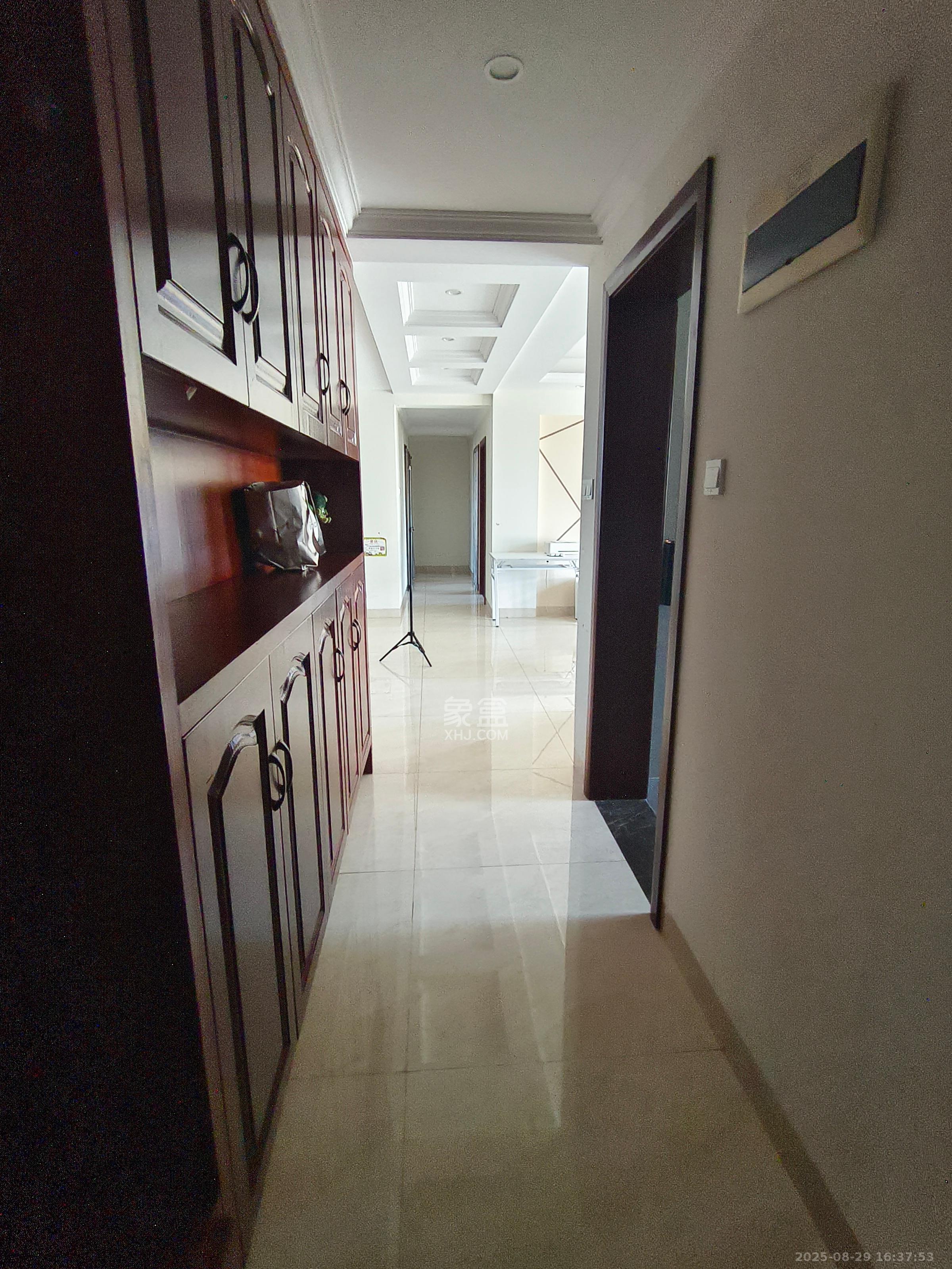 和康园小区  3室1厅2卫    2500.0元/月 和康园小区  3室1厅2卫    2500.0元/月室内图