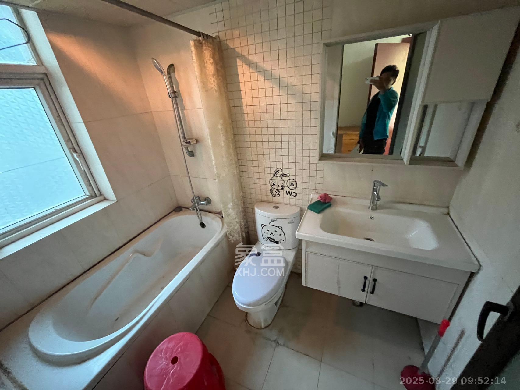 珠江花城一期桂苑  3室2厅1卫    2200.0元/月 珠江花城一期桂苑  3室2厅1卫    2200.0元/月室内图