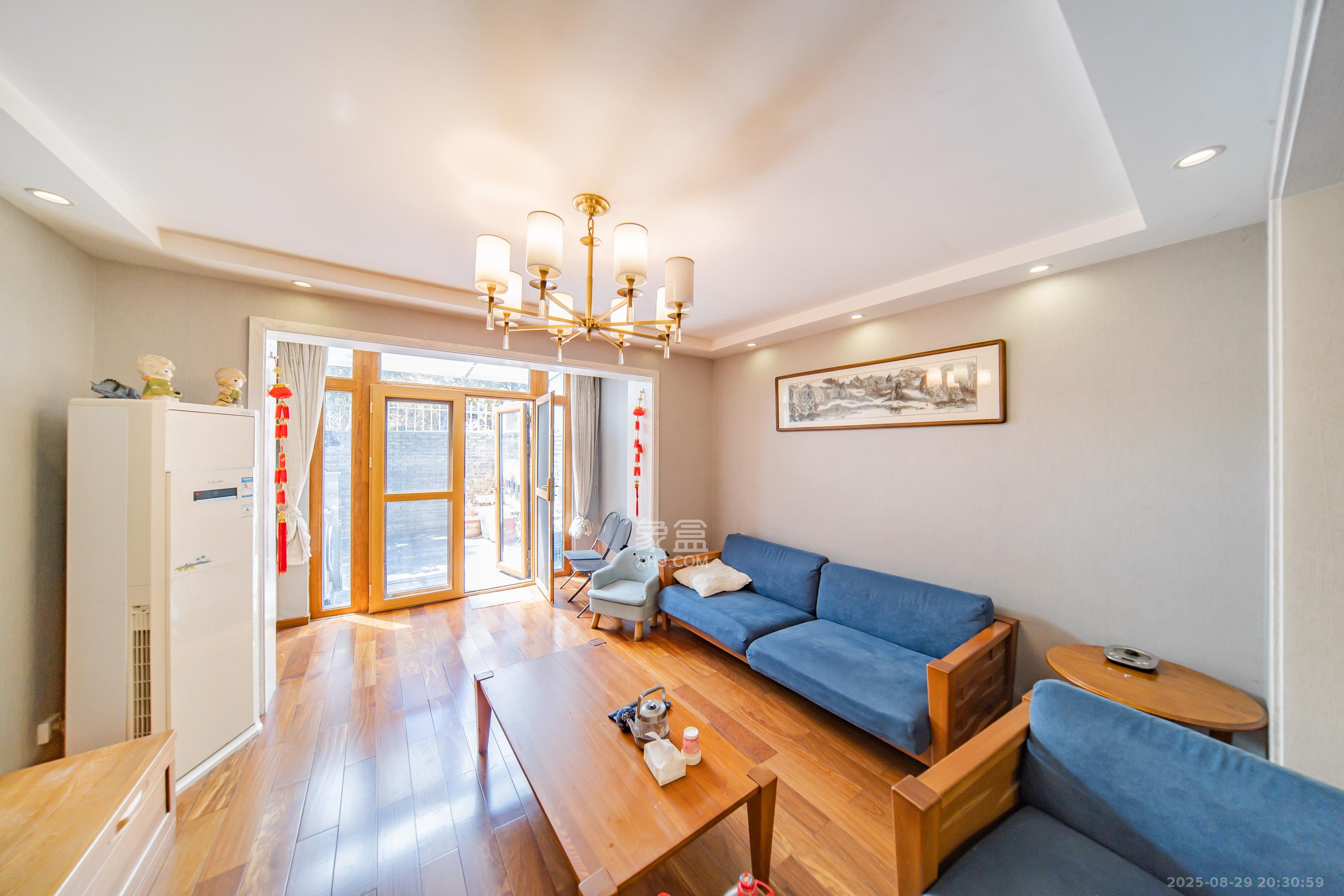 阳光100二期  5室2厅3卫    120.0万 阳光100二期  5室2厅3卫    120.0万客厅