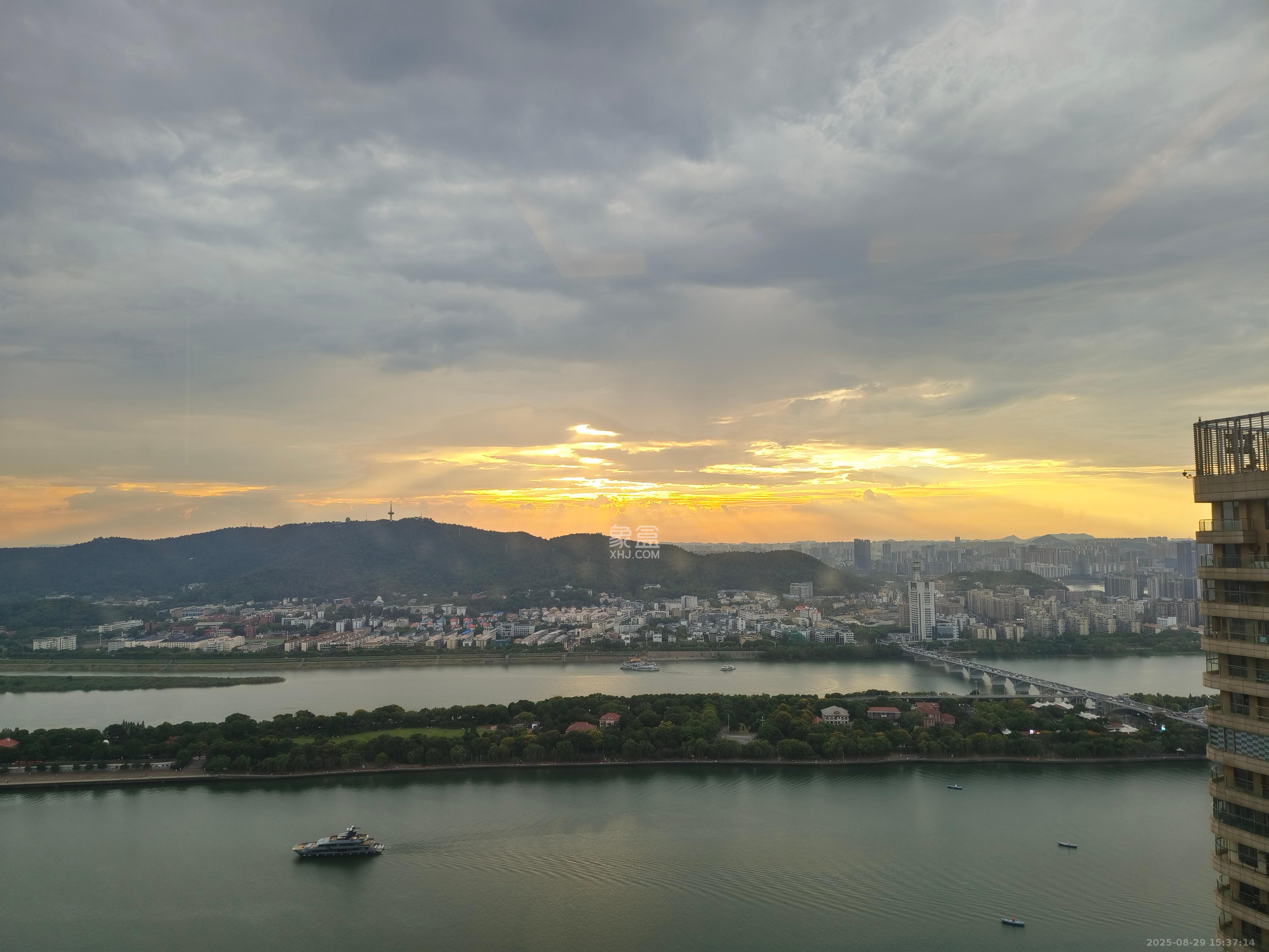 华远国际公寓  1室1厅1卫    3000.0元/月室内图