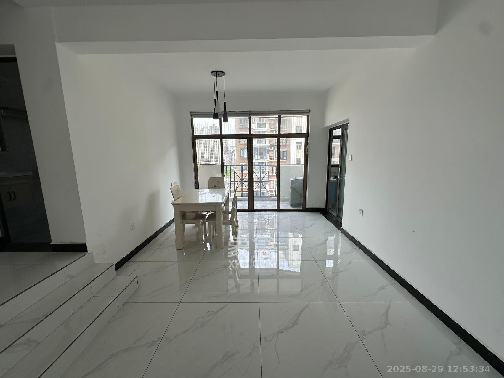 和顺苑(省公安厅单位房)  3室2厅2卫    2000.0元/月室内图