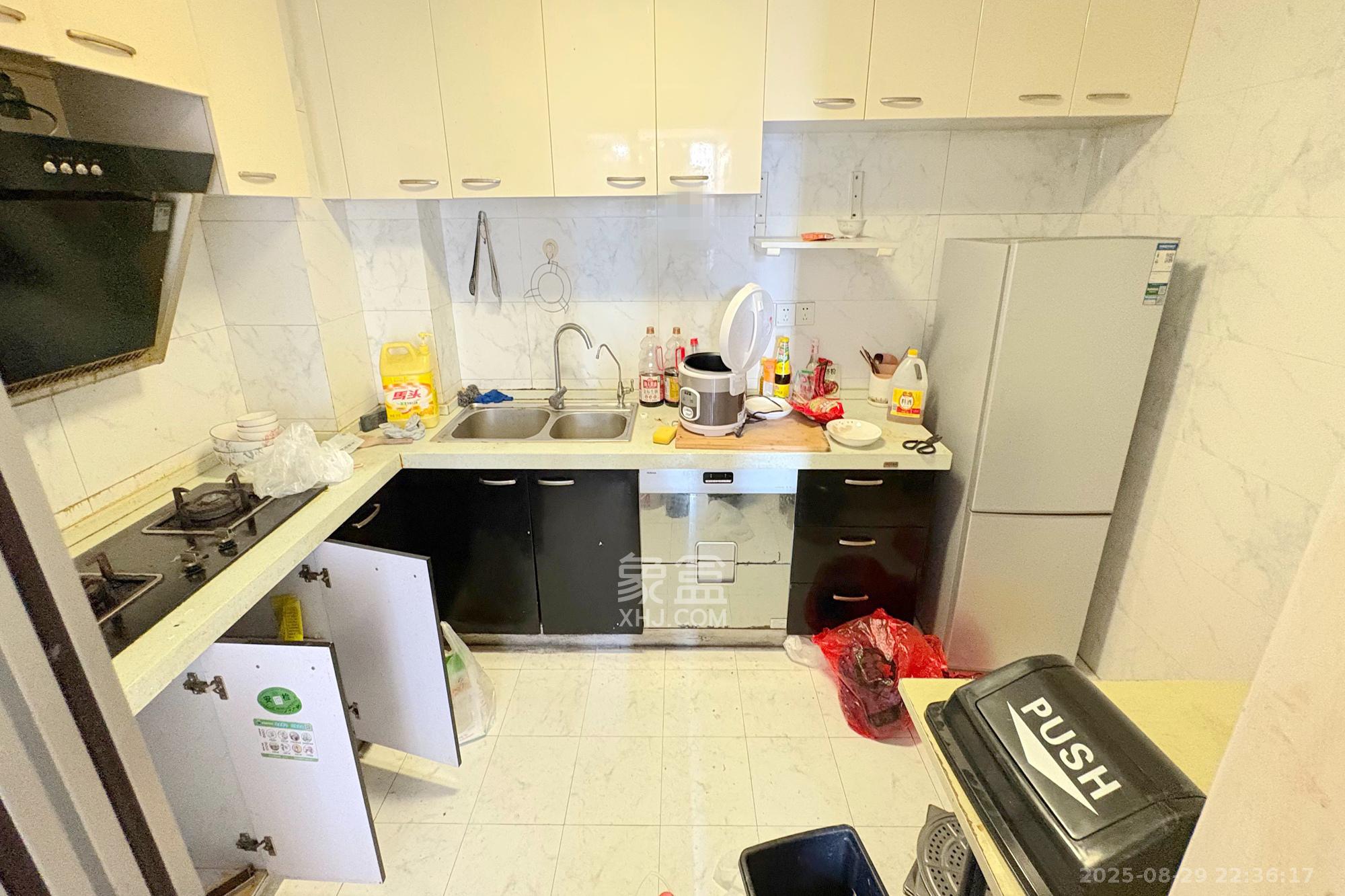 融圣国际  1室2厅1卫    165.0万 融圣国际  1室2厅1卫    165.0万厨房