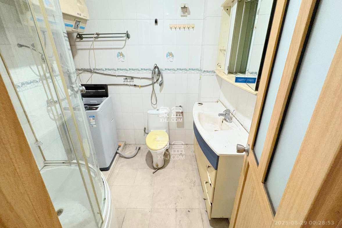 泰时新雅园  4室2厅2卫    108.0万 泰时新雅园  4室2厅2卫    108.0万卫生间