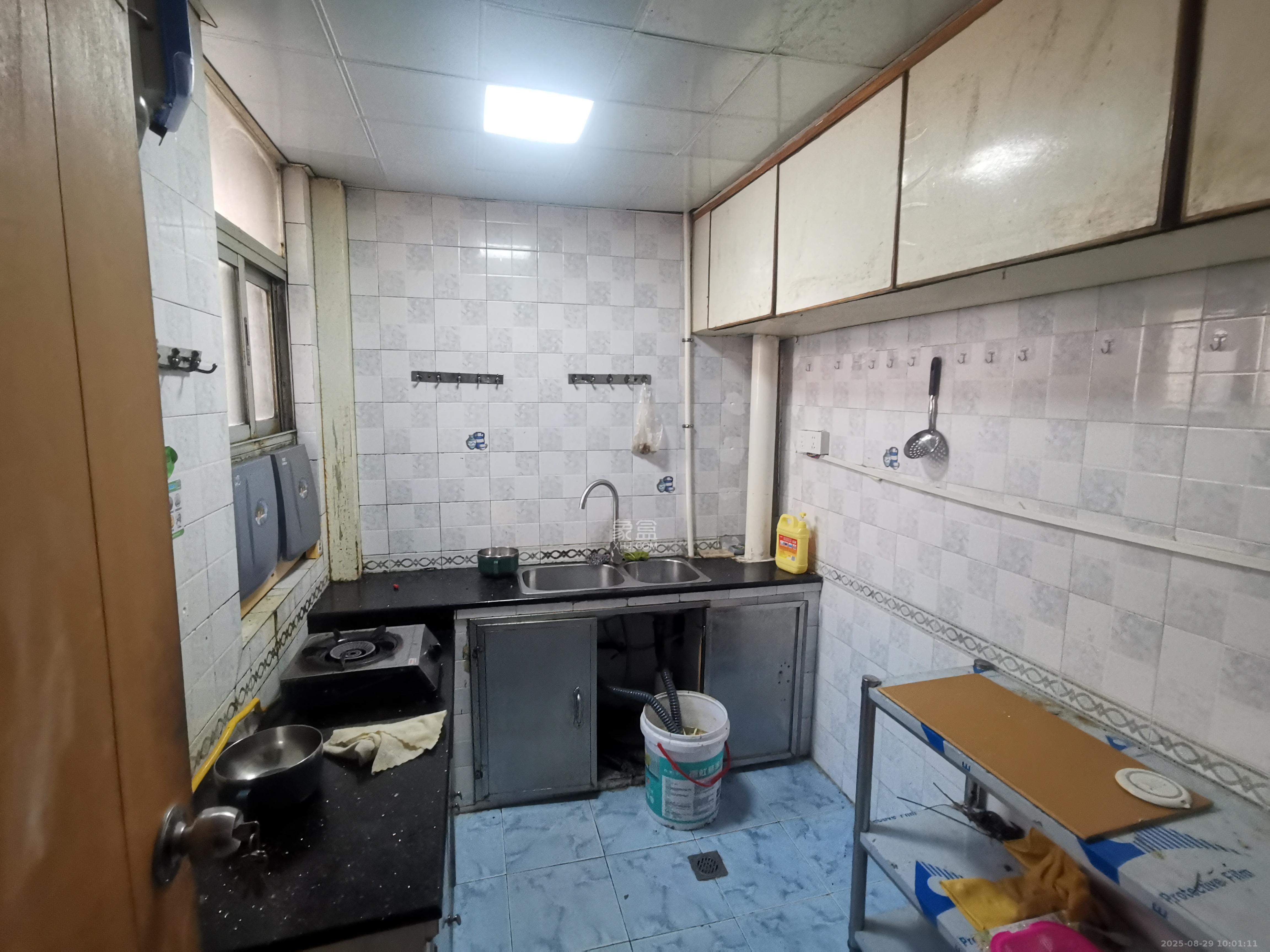 城市花园  5室1厅3卫    4000.0元/月室内图