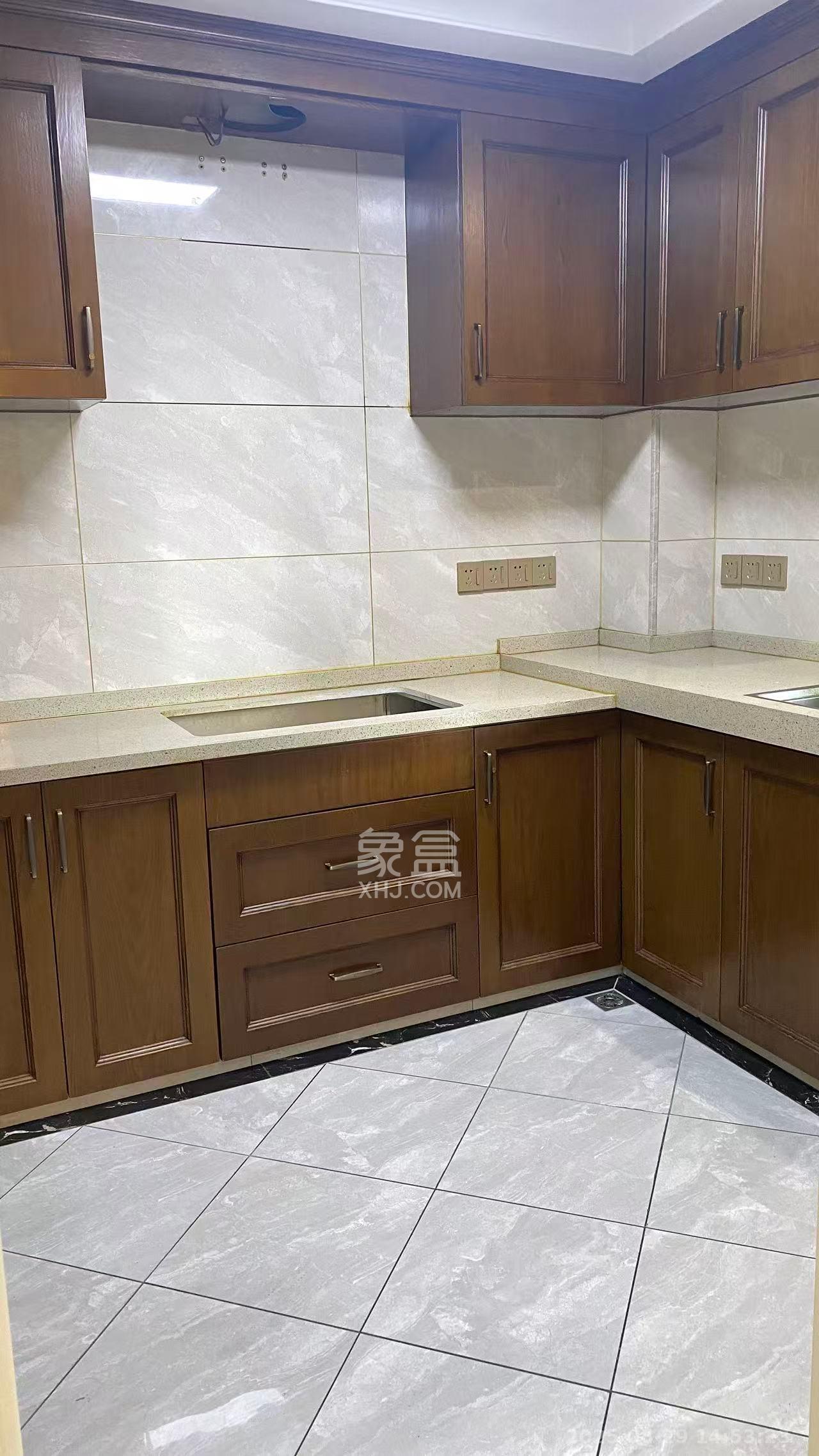 长房上层国际 4室2厅2卫 108.0万 长房上层国际 4室2厅2卫 108.0万室内图