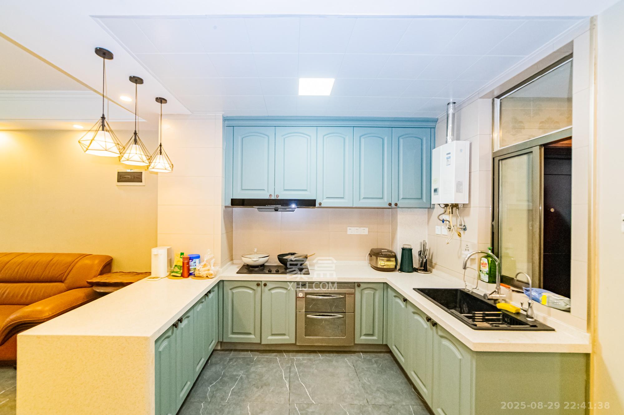 湘江世纪城鸿江苑 4室2厅2卫 150.0万 湘江世纪城鸿江苑 4室2厅2卫 150.0万厨房