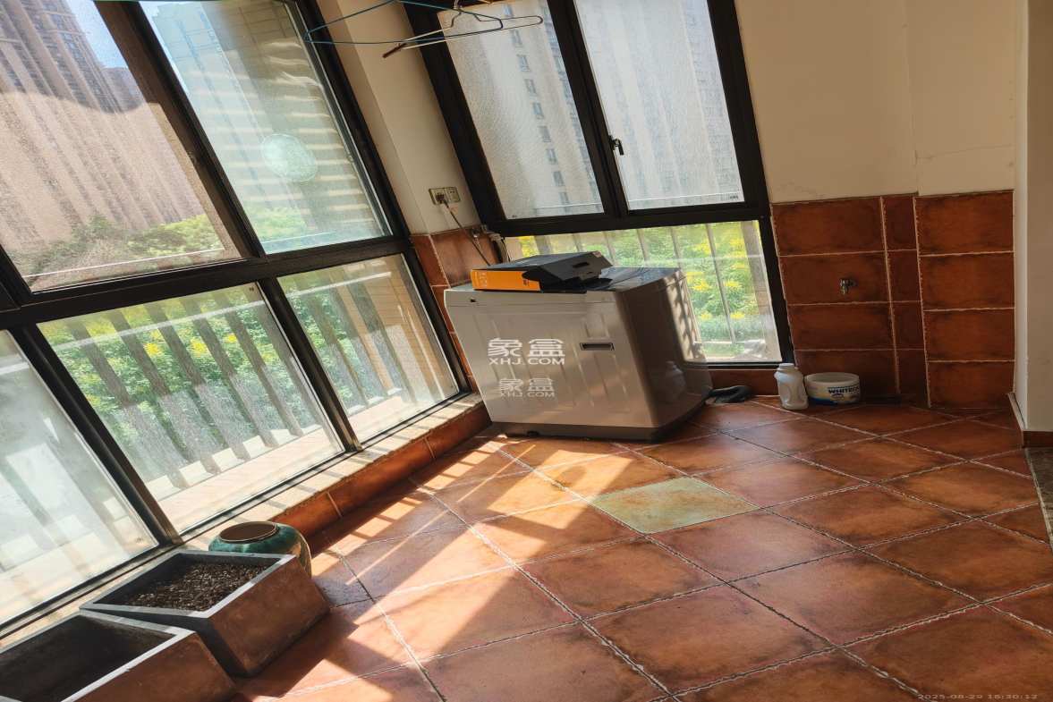 华润凤凰城三期  3室2厅2卫    2600.0元/月 华润凤凰城三期  3室2厅2卫    2600.0元/月室内图