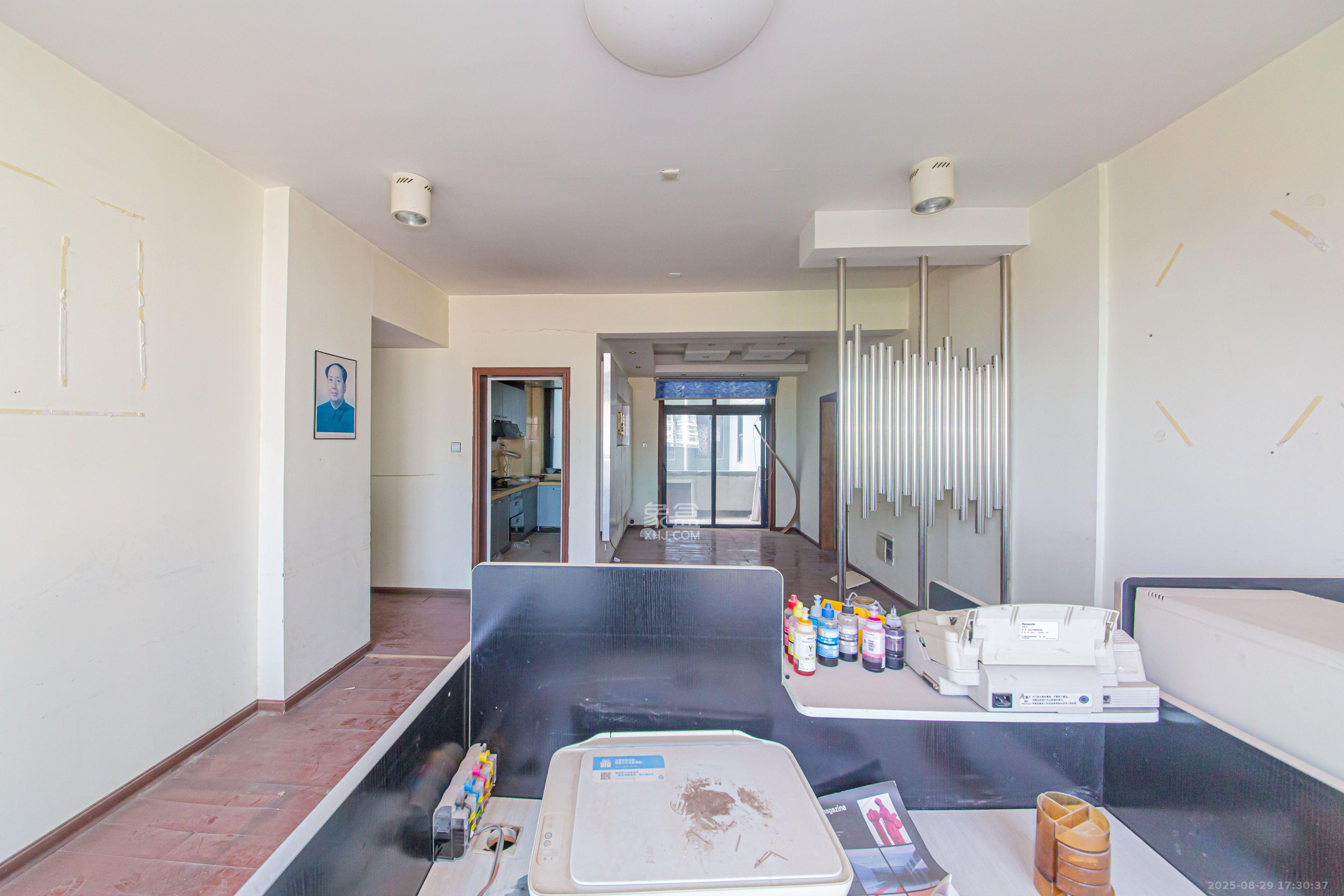 上庭苑 3室2厅2卫 1800.0元/月 上庭苑 3室2厅2卫 1800.0元/月室内图