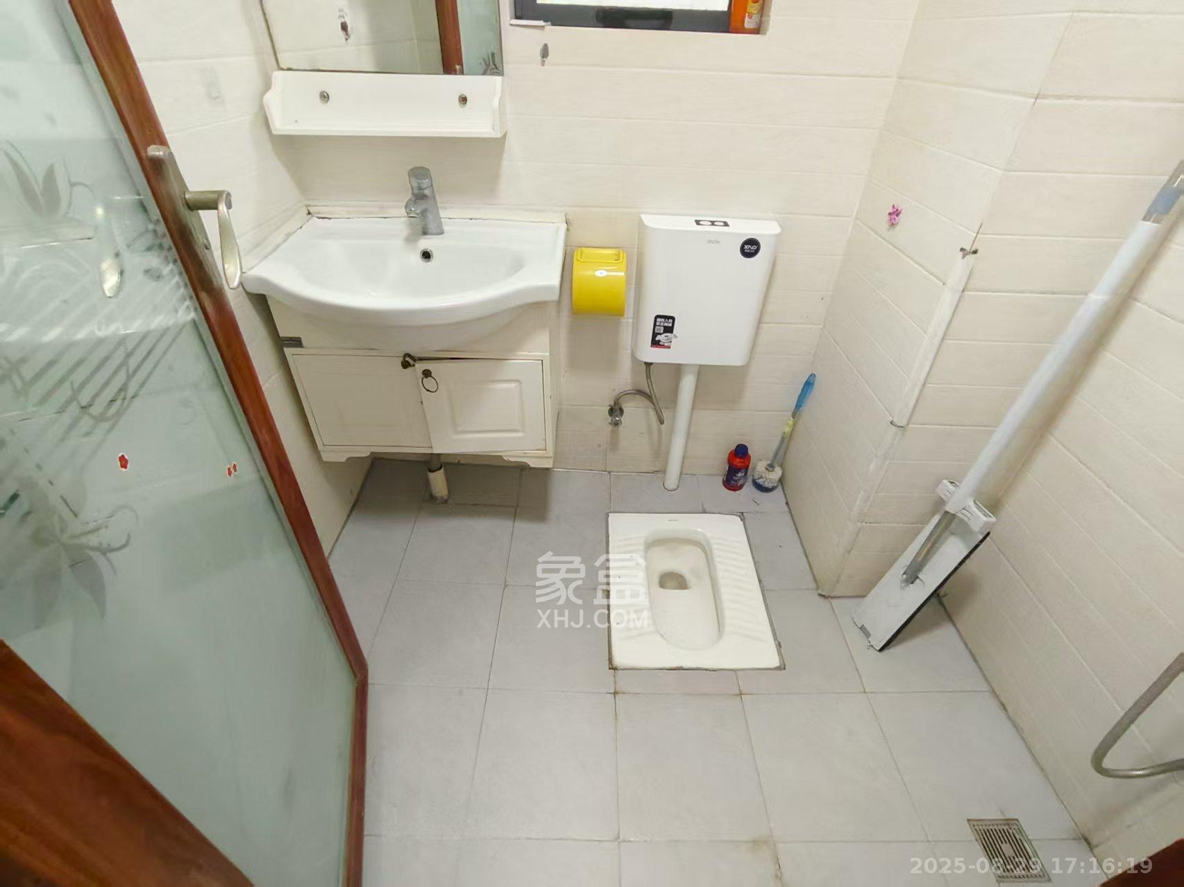 银港水晶城  3室2厅2卫   2800.00元/月室内图